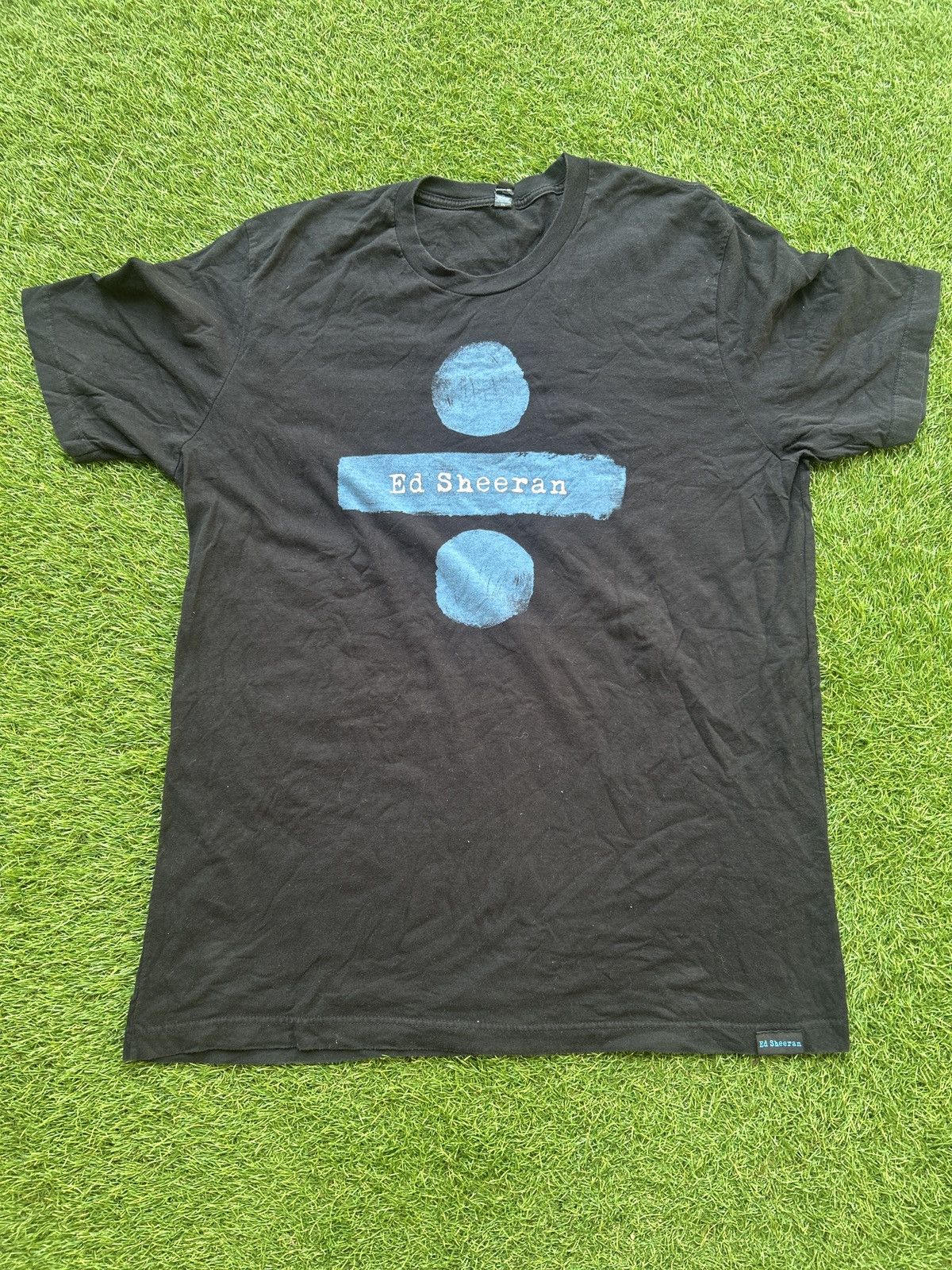 Band Tees Ed Sheeran ÷ Divide Tour Concert T-Shirt Size US L / EU 52-54 / 3 - 1 Thumbnail