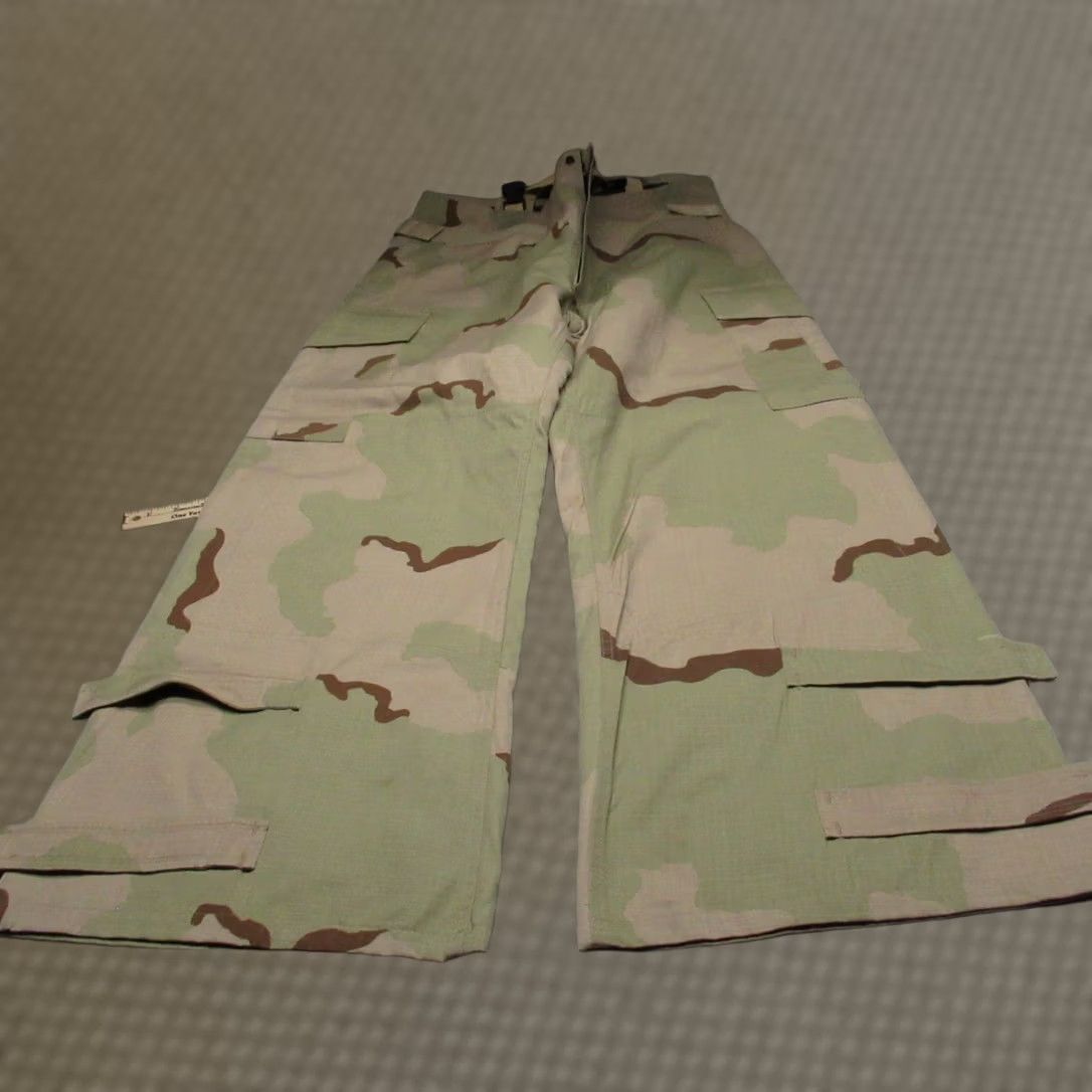 Vintage Military Cargo Pants Mens 38 Tan Desert Camouflage Cargo Pants Wide-Leg Military Mens 38x32 Vintage: No Size US 38 / EU 54 - 1 Thumbnail