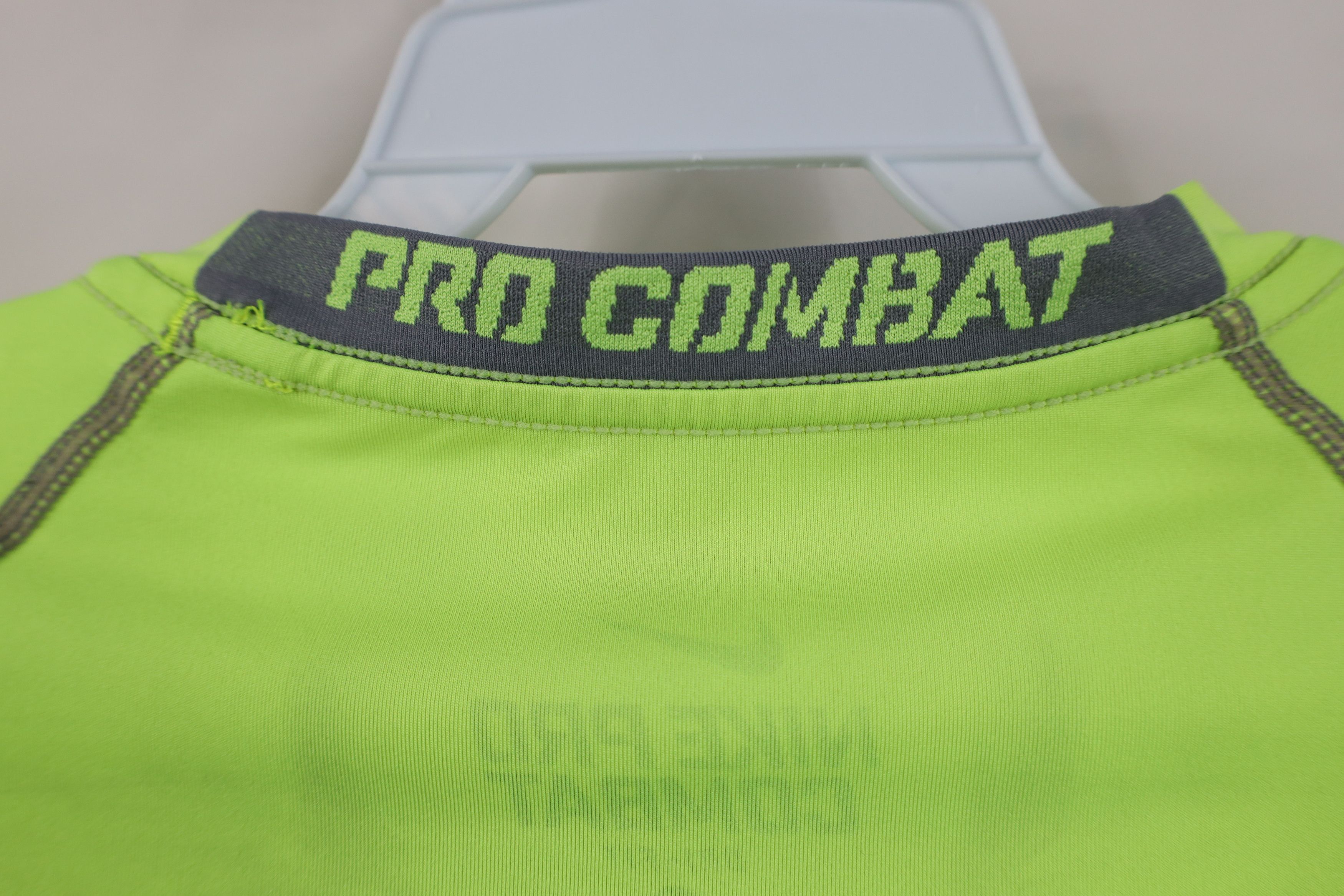 Nike Nike Pro Combat Training Short Sleeve T-Shirt Volt Yellow Size US S / EU 44-46 / 1 - 12 Thumbnail