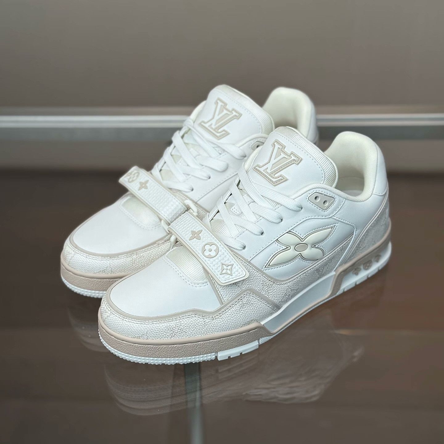 Louis Vuitton Louis Vuitton Training Beige Lowtop Sneakers 25 Men Size US 10 / EU 43 - 1 Thumbnail