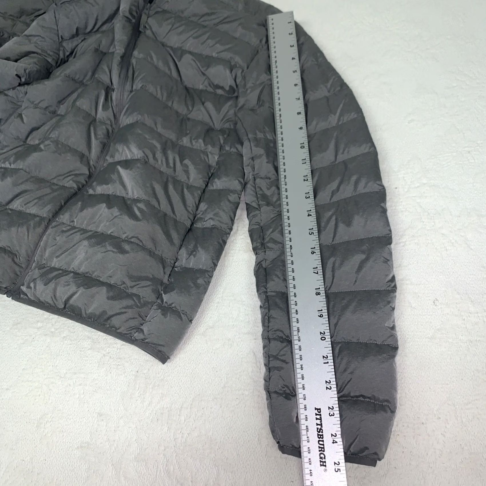 Uniqlo Uniqlo Puffer Jacket Ladies Medium Light Gray Packable Down Winter Regular Jacket Women Size M / US 6-8 / IT 42-44 - 6 Thumbnail