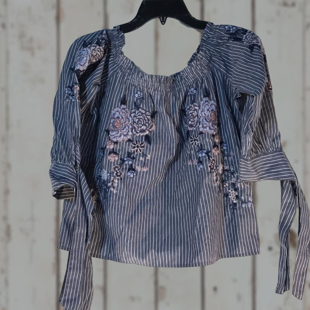 American Eagle Outfitters American Eagle Outfitters Striped Blouse Off the Shoulder Women’s XS Blue White Size XS / US 0-2 / IT 36-38 - 1 Thumbnail
