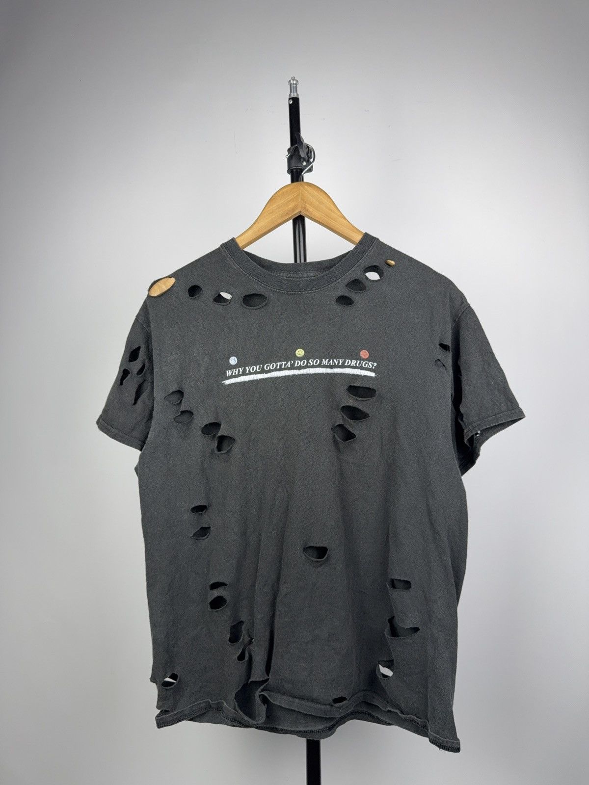 Japanese Brand ⚠️ 00s Distressed “Why You Gotta Do So Many Drugs?” Tee Y2K Size US M / EU 48-50 / 2 - 1 Thumbnail