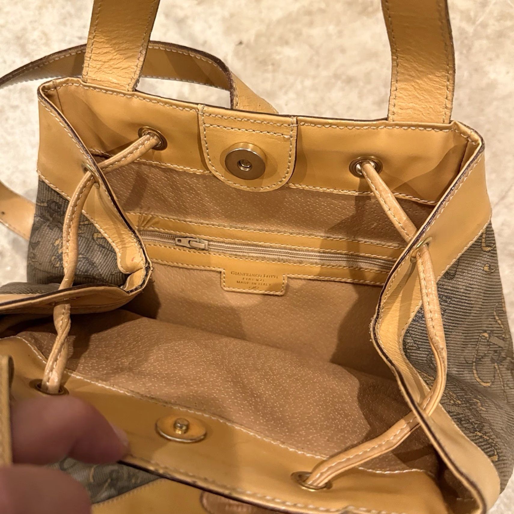 Vintage VINTAGE GIANFRANCO LOTTI Monogram Leather Shoulder Bag Backpack Women Beige Exterior Leather Monogram Vintage Shoulder Bag Womens Size ONE SIZE - 4 Thumbnail