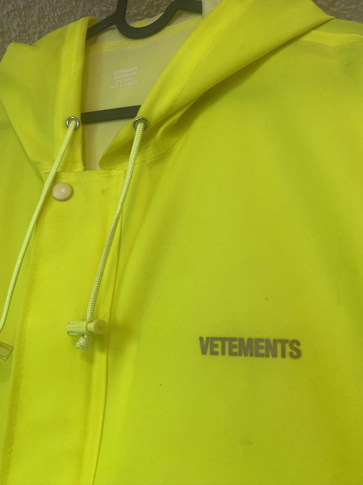 Vetements Raincoat ☔️ Size US L / EU 52-54 / 3 - 5 Thumbnail