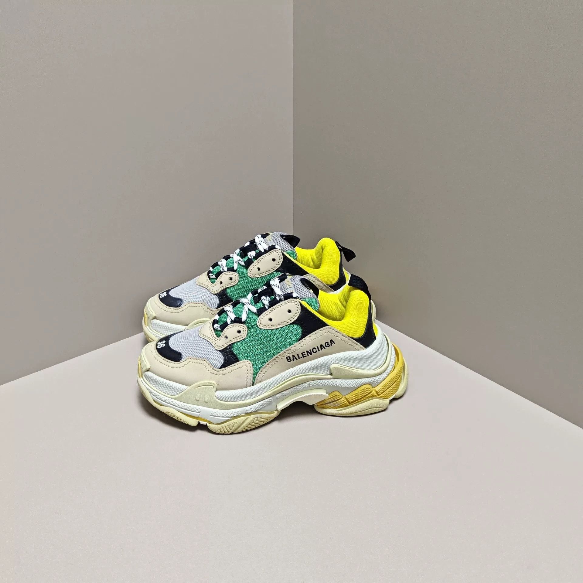 Balenciaga Balenciaga Lowtop Sneakers us_6 Women Size US 6 / IT 36 - 1 Thumbnail
