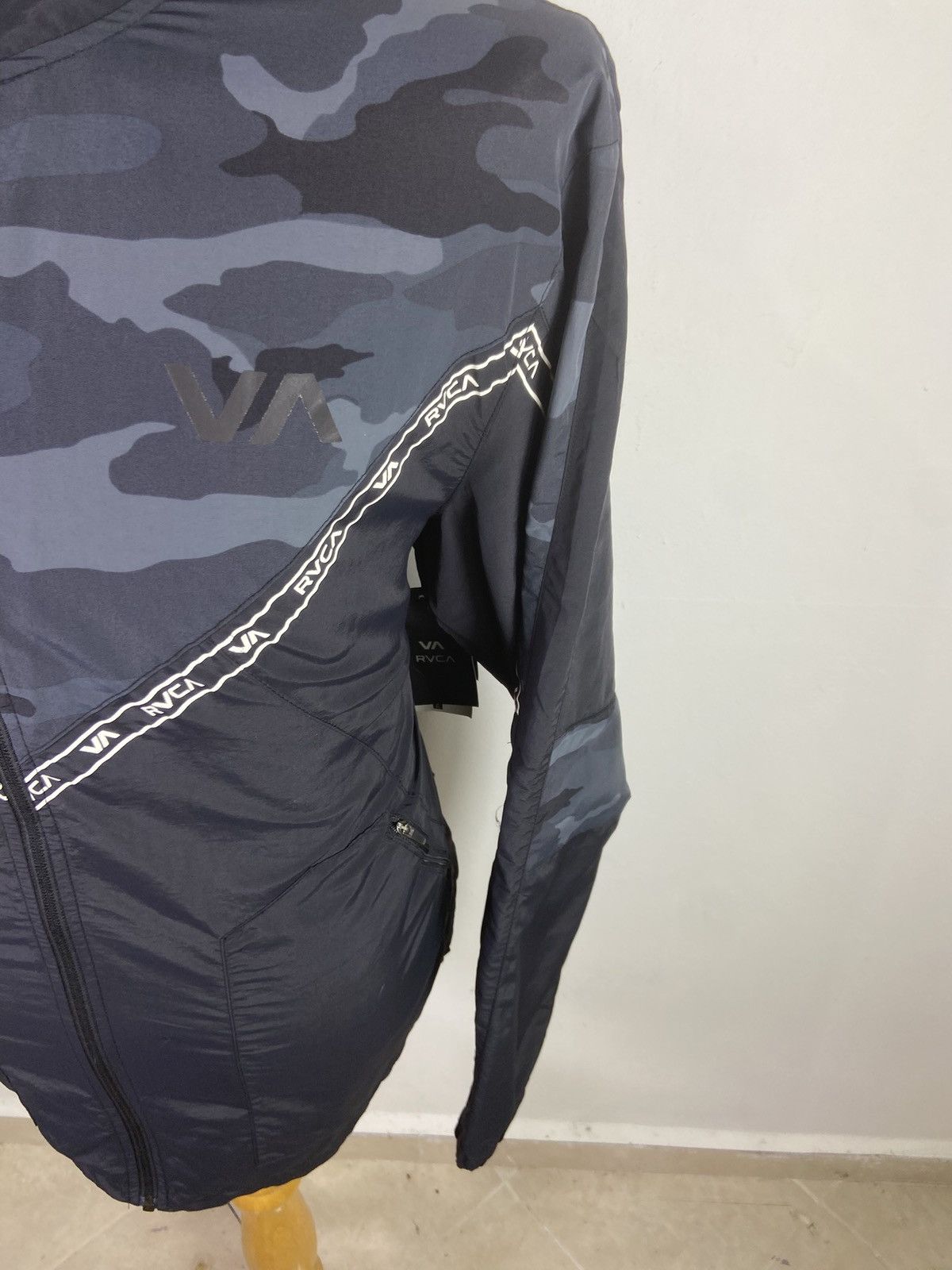 RVCA RVCA Light Jacket New With Tag Size US XL / EU 56 / 4 - 6 Thumbnail