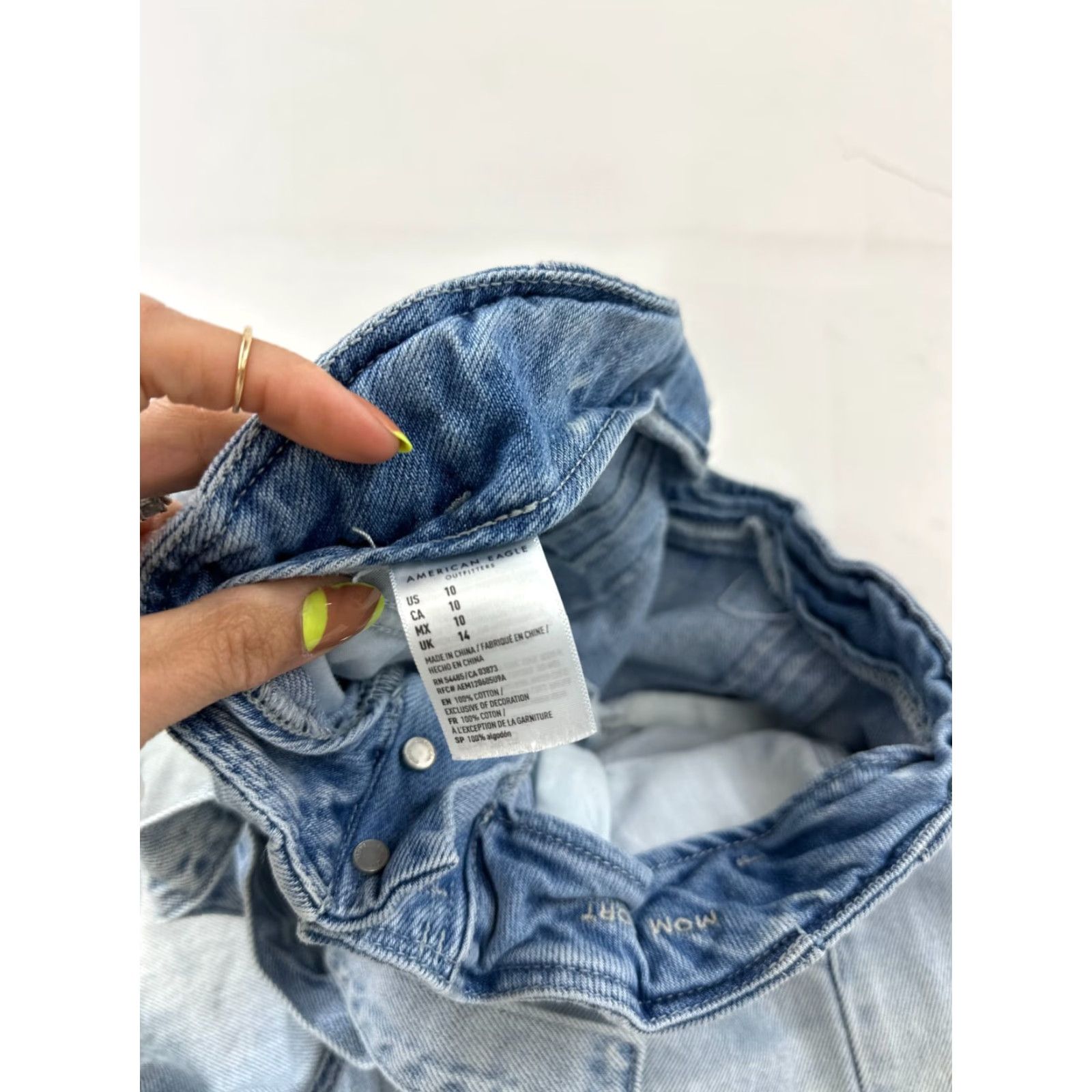 American Eagle Outfitters American Eagle Outfitters Shorts Womens 10 Blue Faded Denim Paperbag Mom Button Fly Inseam 3 in Stretch Pockets Casual Summer Spring Regular Womens Size 32" / US 10 / IT 46 - 4 Thumbnail