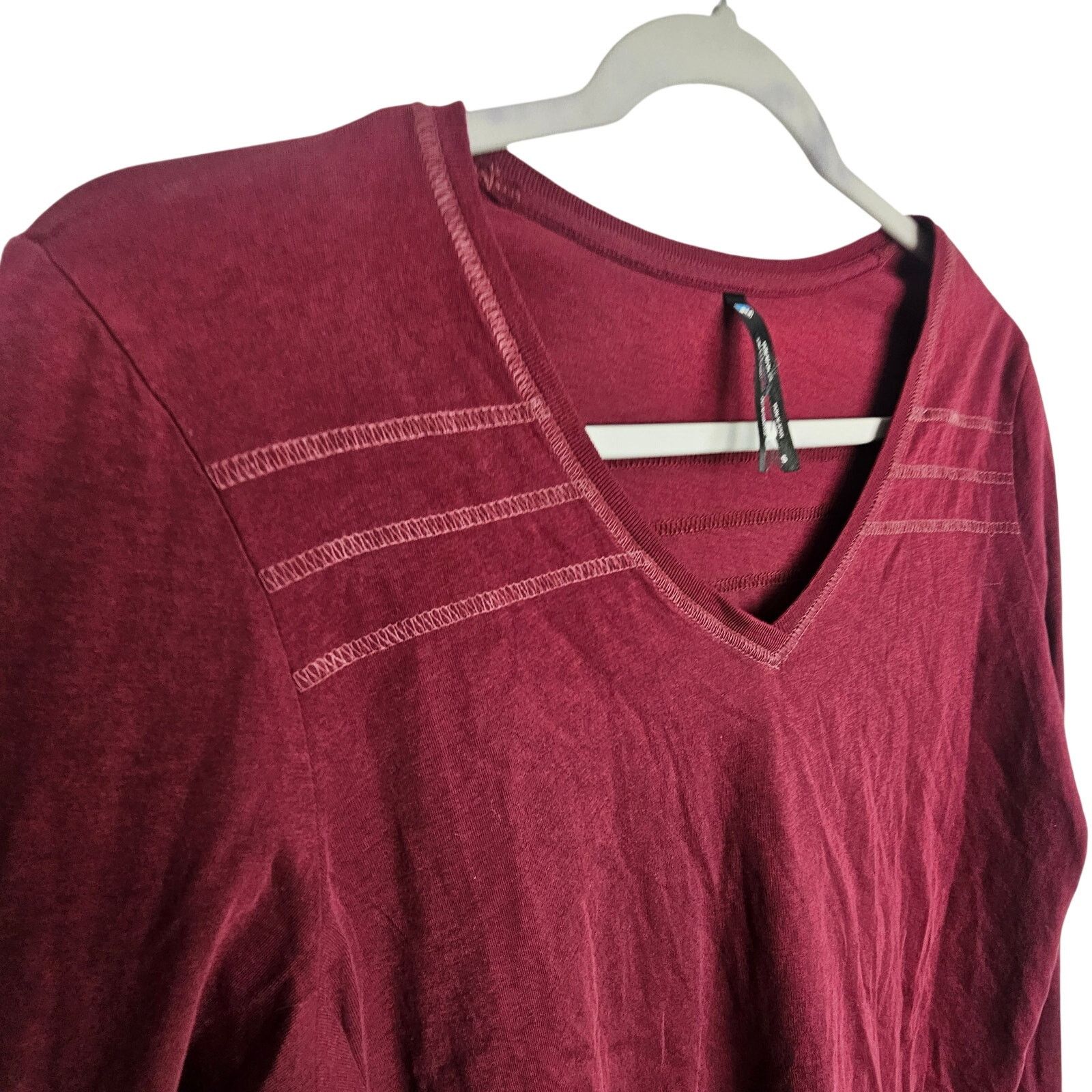 Kuhl Kuhl Womens Burgundy Arabella V-Neck T-Shirt Sz S Gorpcore Size S / US 4 / IT 40 - 5 Thumbnail