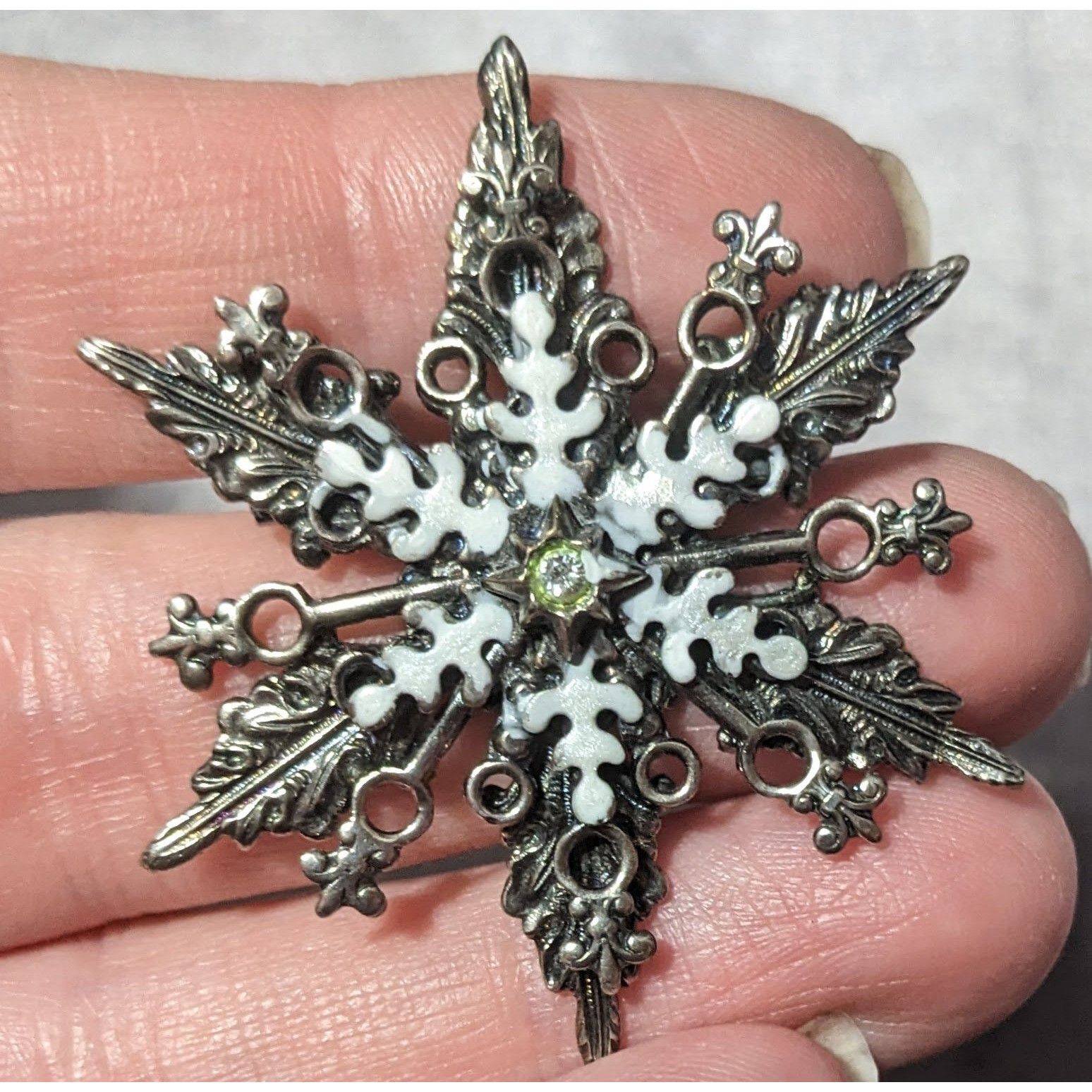 Other Whimsical Snowflake Silver Tone White Enamel Brooch Size ONE SIZE - 5 Thumbnail