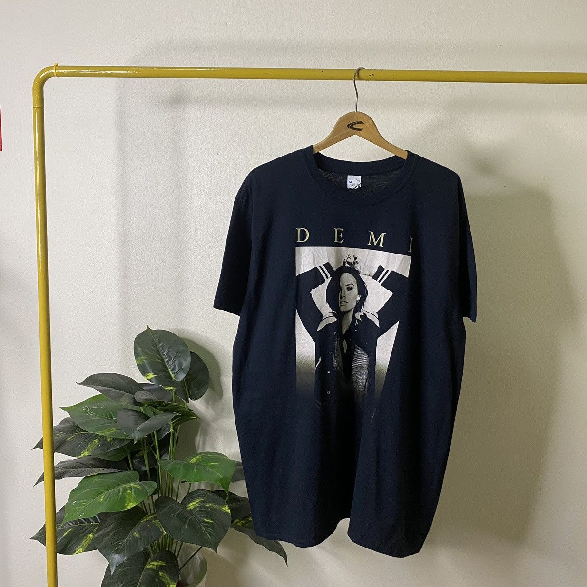 Band Tees × Vintage 2016 Demi Lovato World Tour Tee Size US XL / EU 56 / 4 - 1 Thumbnail