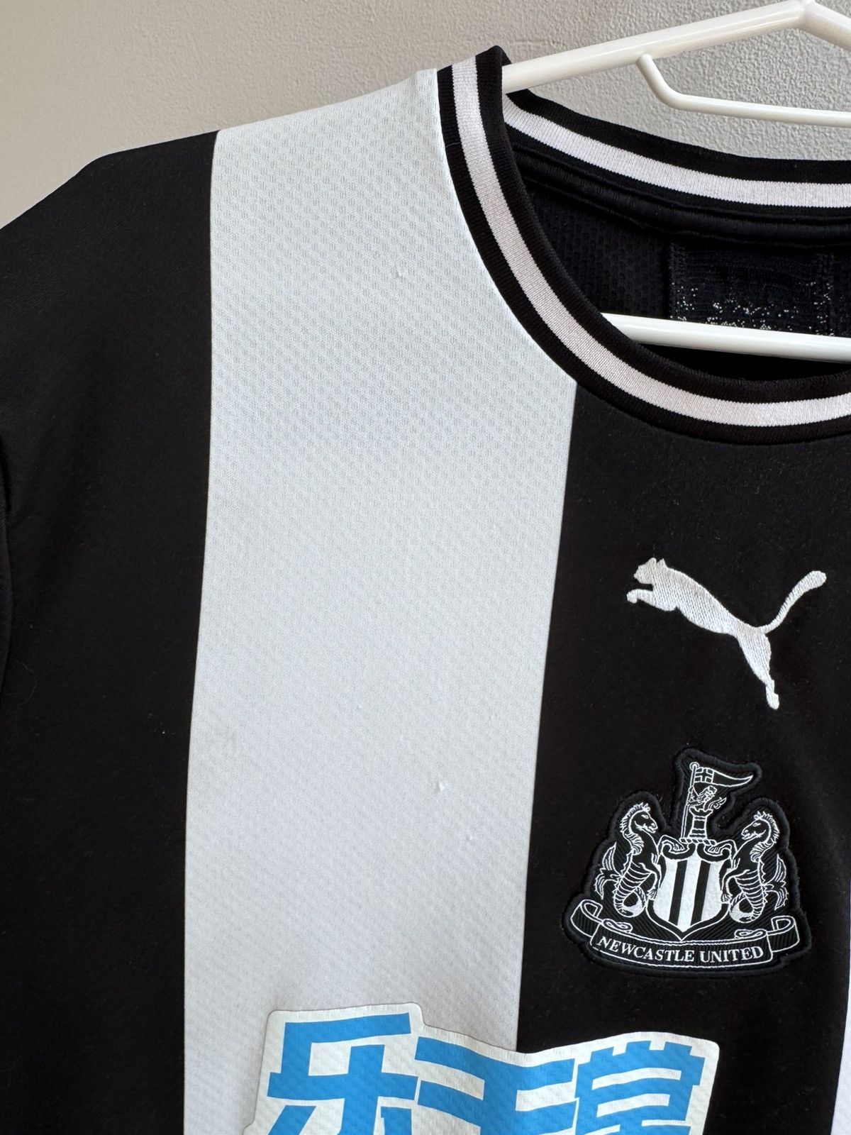 Puma NEWCASTLE UNITED 2019 2020 HOME FOOTBALL SHIRT SOCCER JERSEY Size US L / EU 52-54 / 3 - 4 Thumbnail