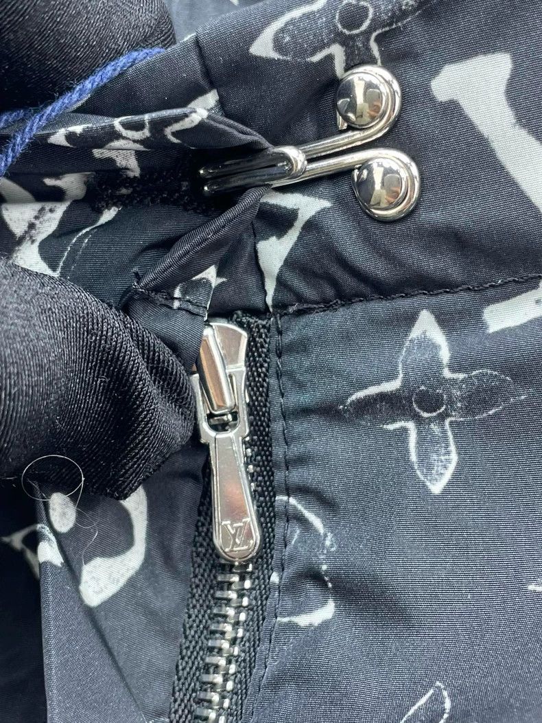 Louis Vuitton Louis Vuitton Black and white presbyopic shorts printed wit Size US 34 / EU 50 - 4 Thumbnail