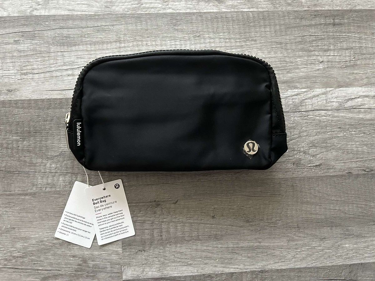 lululemon belt bag black 1l Everywhere Glitter- Keep them close in this versatile belt bag that helps you get out the door and on to your next adventure Lululemon Everywhere Belt Bag *1L
