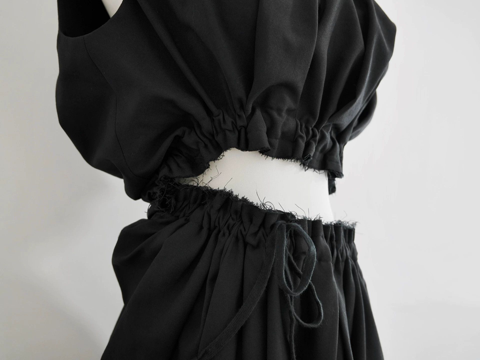 Comme des Garcons Comme des Garçons Drawstring Waist Cut-Out Dress S NWOT Size S / US 4 / IT 40 - 5 Thumbnail