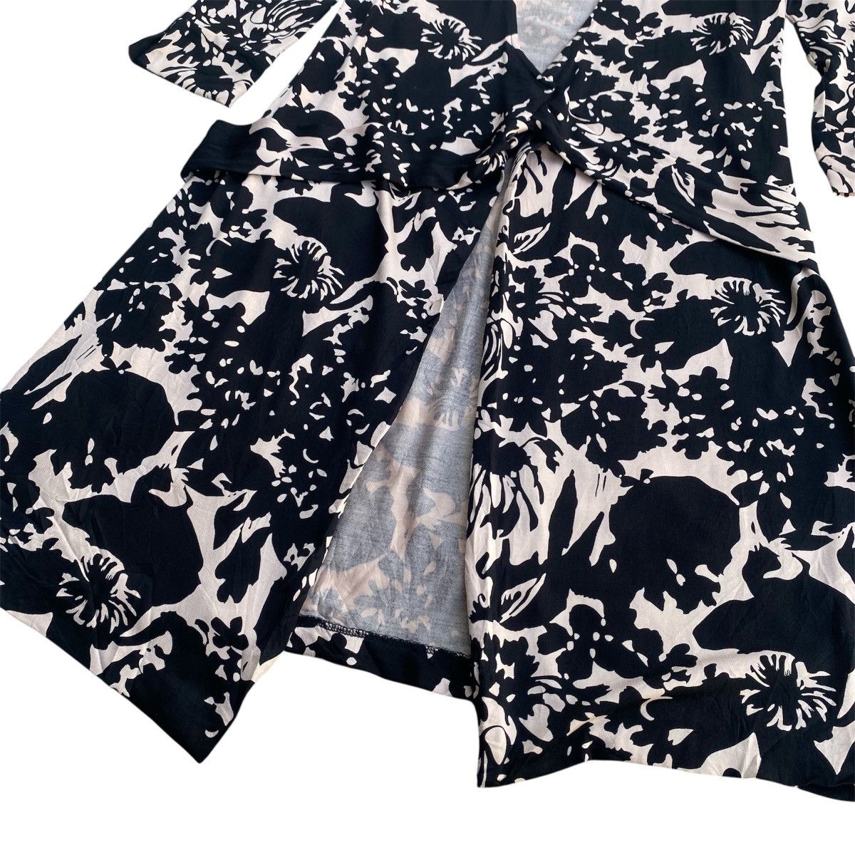 Diane von Furstenberg ‼️LAST DROP‼️Diane von Furstenberg Silk WrapDress Floral Print Size XS / US 0-2 / IT 36-38 - 8 Thumbnail