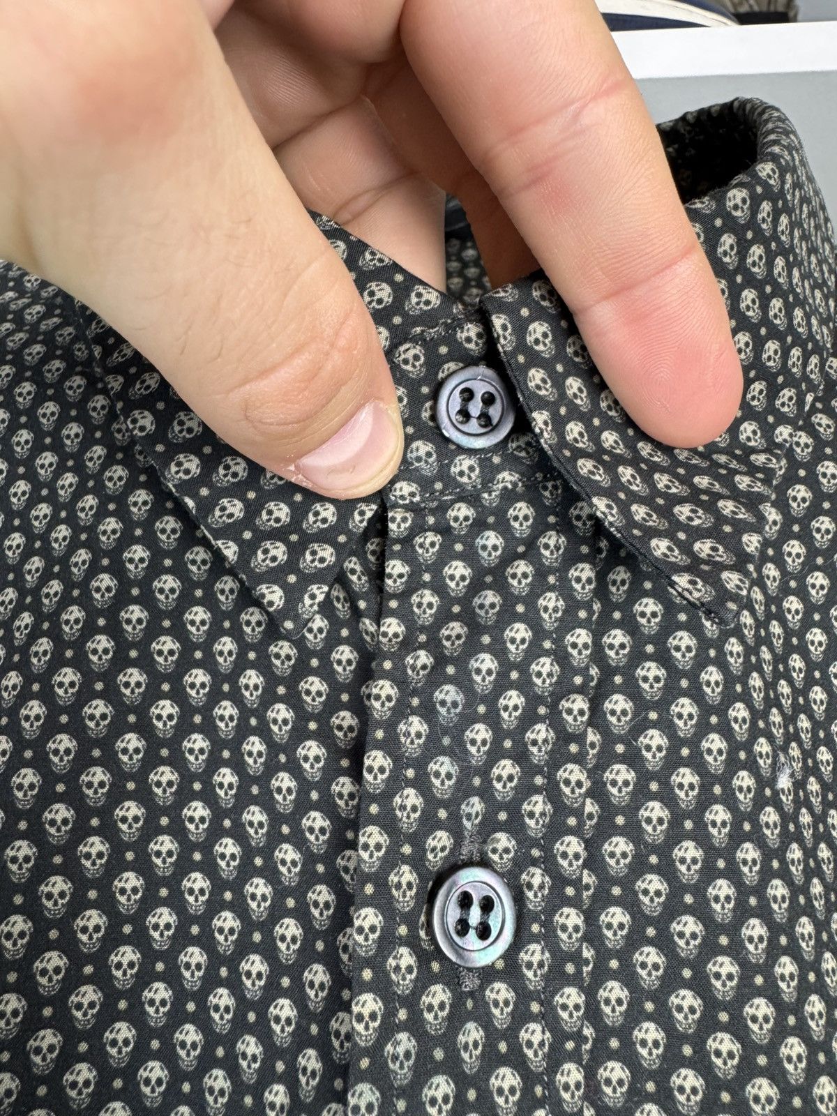 Alexander McQueen Alexander McQueen All-over Skull Monogram Shirt Size 46 IT Size US S / EU 44-46 / 1 - 6 Thumbnail