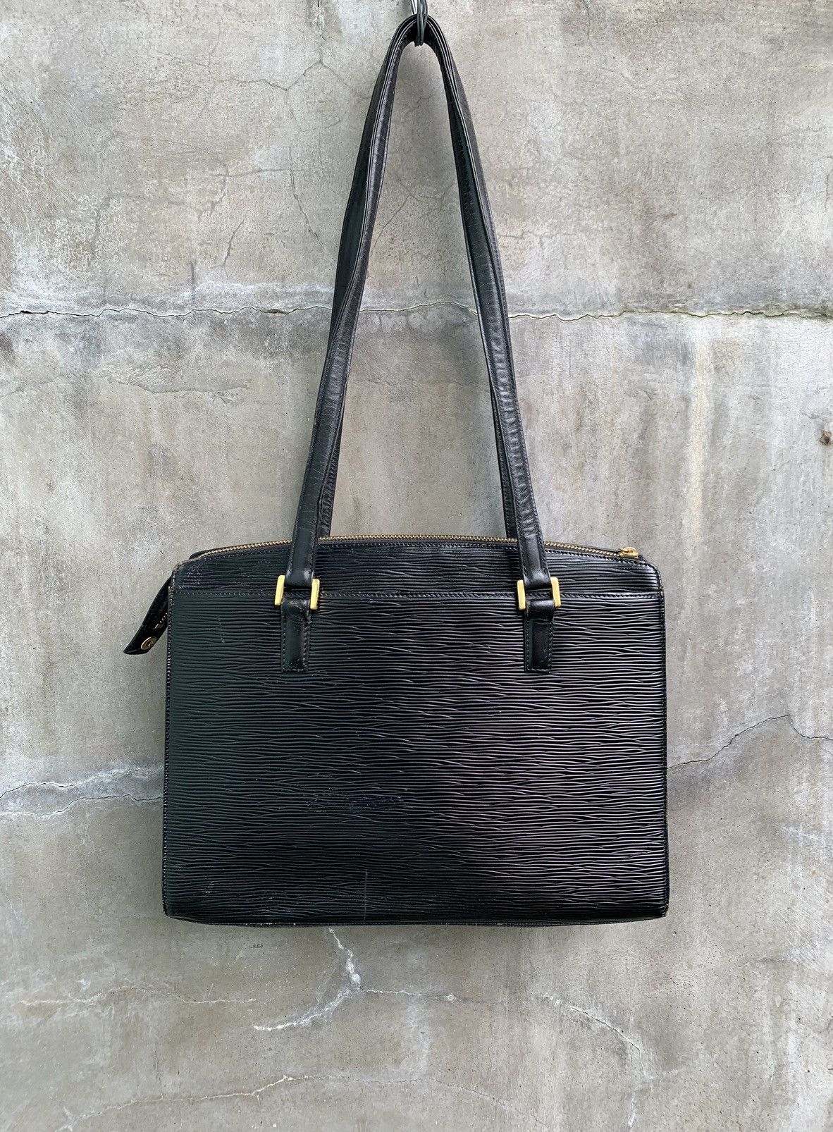 Valentino Epi Leather Black Shoulder Bag Size ONE SIZE - 1 Thumbnail