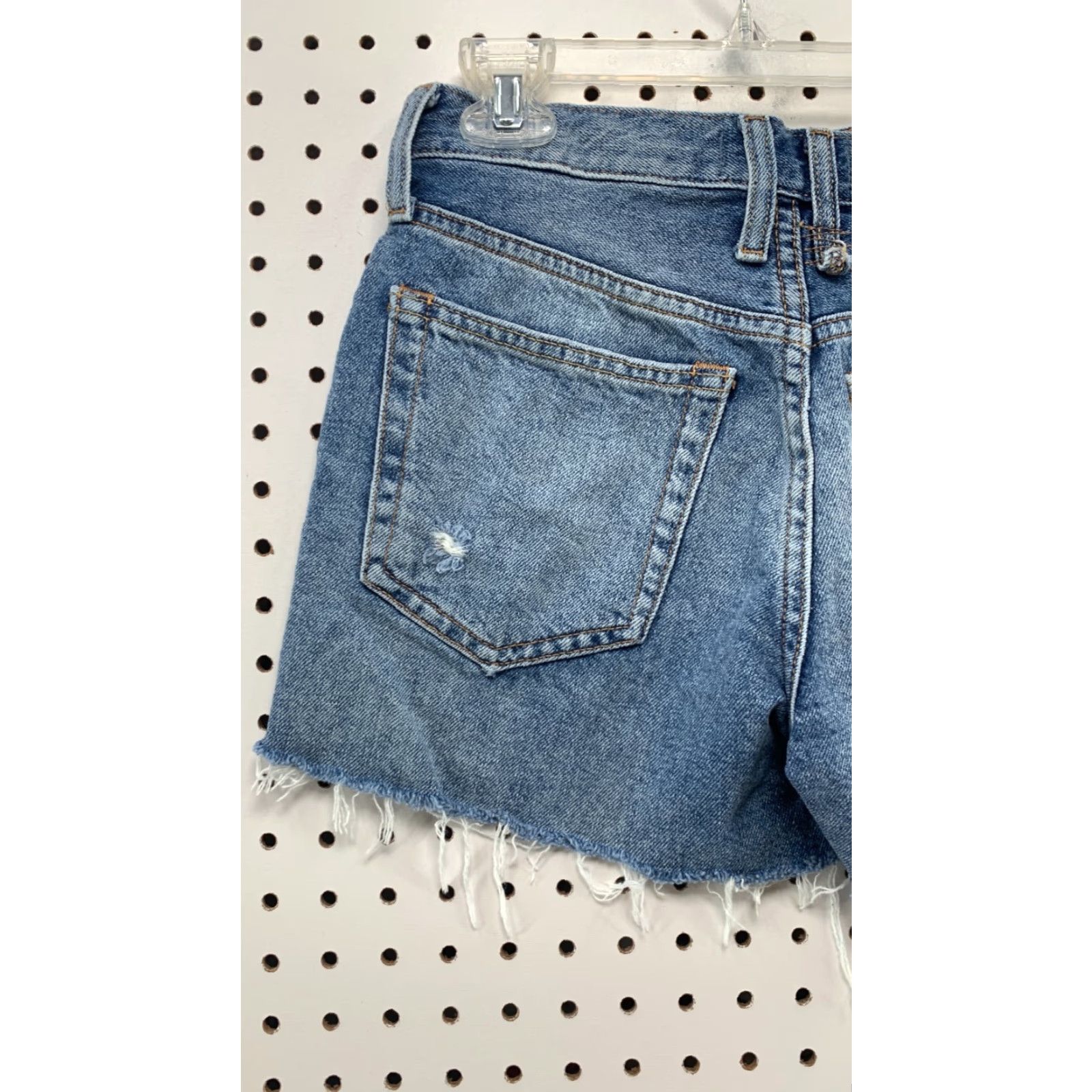 Vintage We The Free Women's Blue Medium Wash Raw Hem Denim Cut Off Shorts Size 24 25x3.5 Size 42" / US 20 - 6 Thumbnail