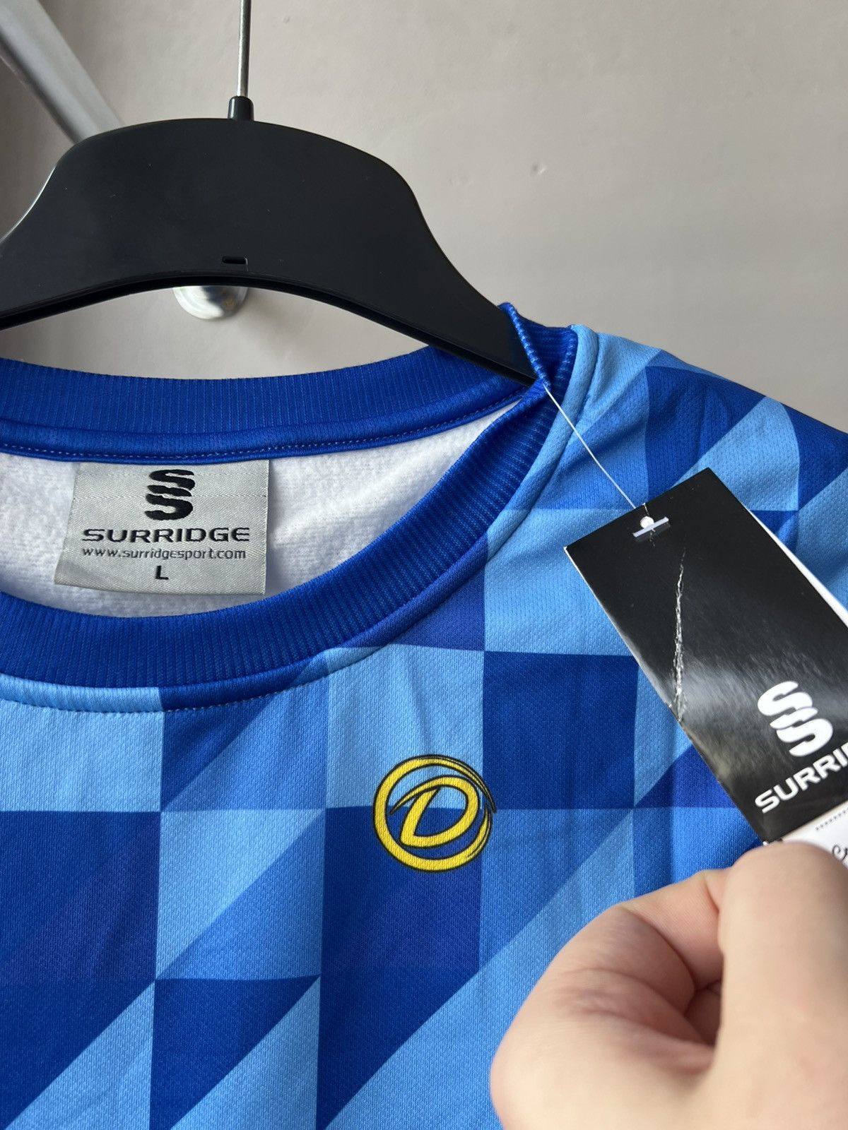 Other NWT 2022/23 SUSSEX SHARKS CRICKET DESEGN JERSEY WEST SIZE L Size US L / EU 52-54 / 3 - 8 Thumbnail