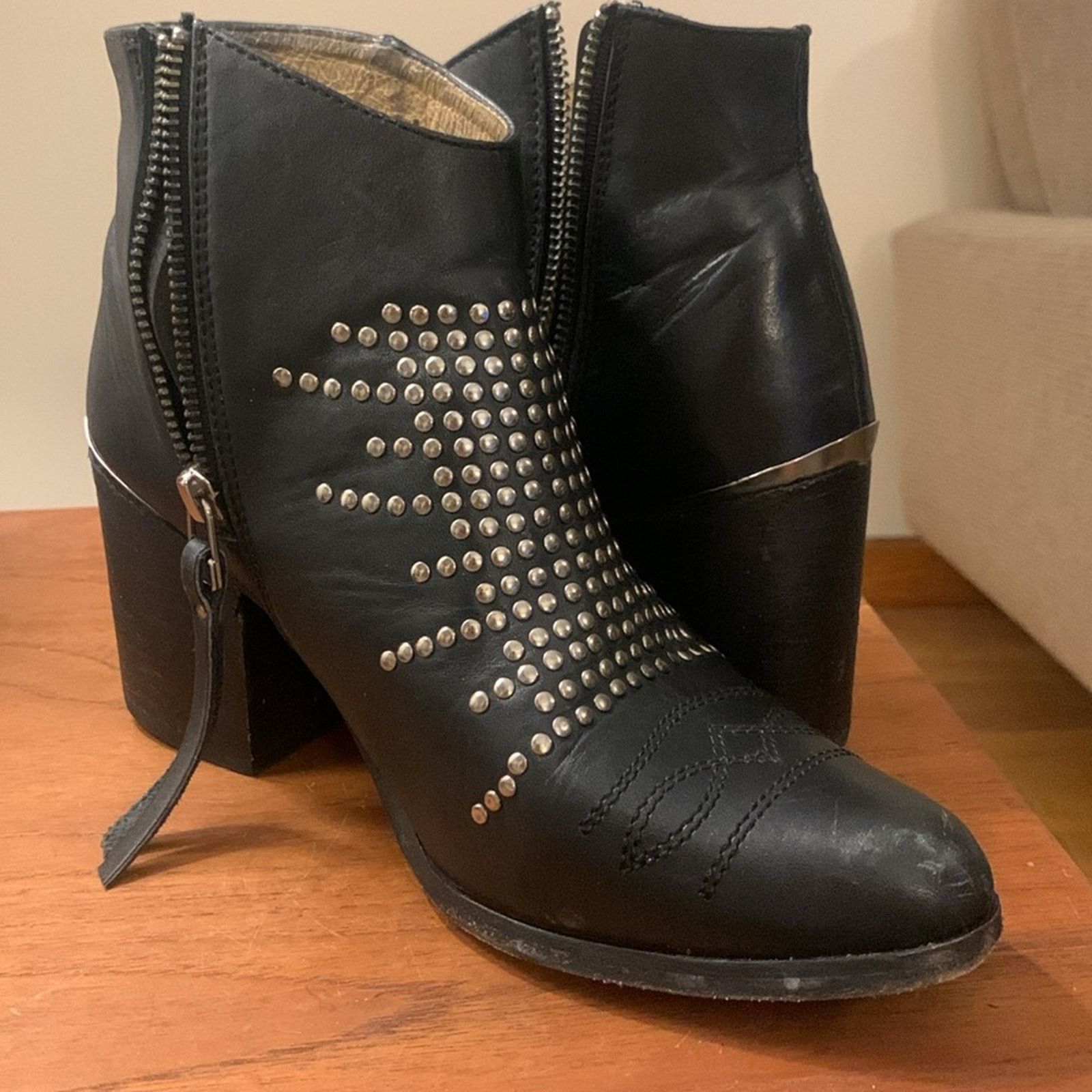 Vintage Sole Child black all leather ankle booties moto,silver studs Size US 7.5 / IT 37.5 - 1 Thumbnail