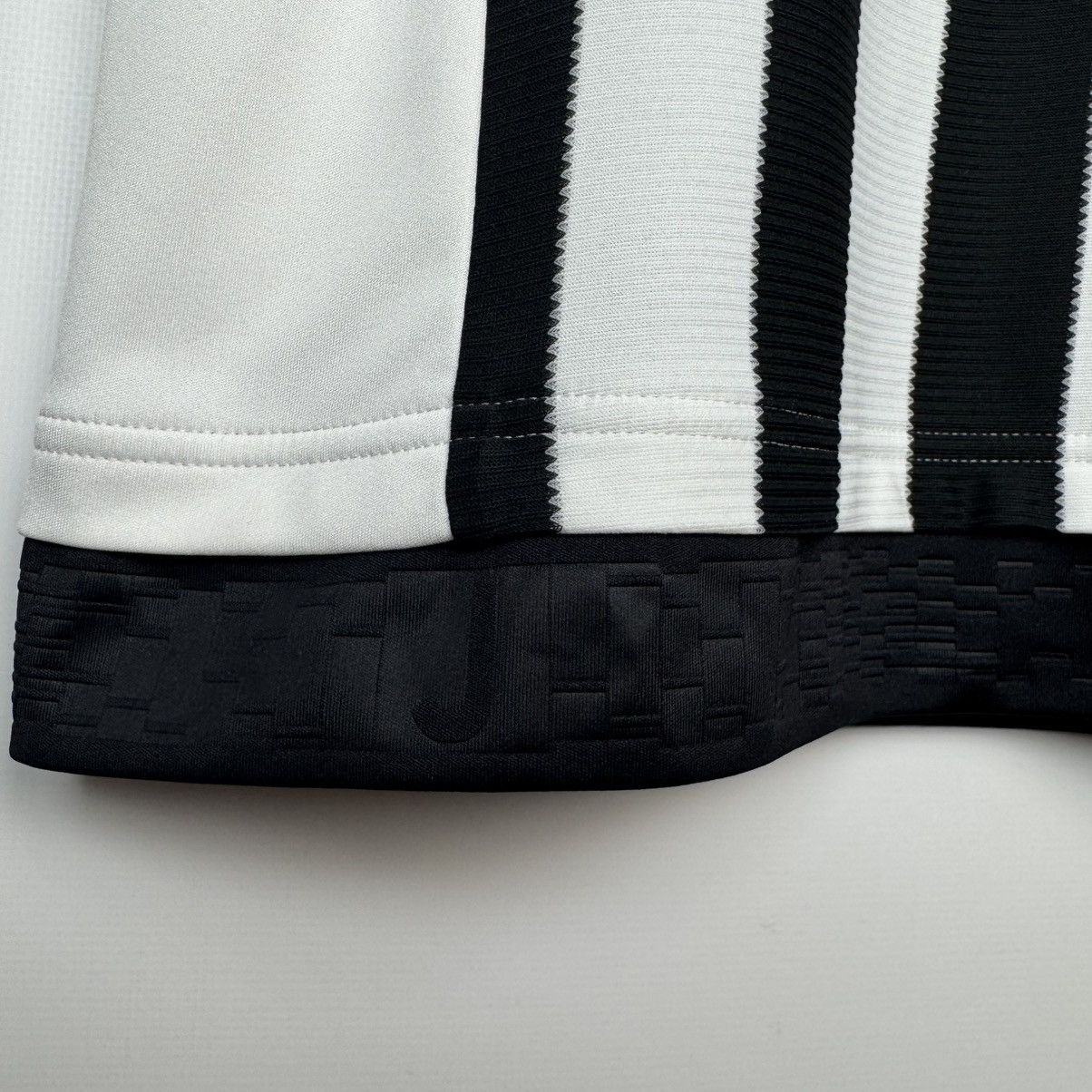 Adidas JUVENTUS 2015 2016 HOME FOOTBALL SHIRT SOCCER JERSEY ADIDAS Size US M / EU 48-50 / 2 - 9 Thumbnail