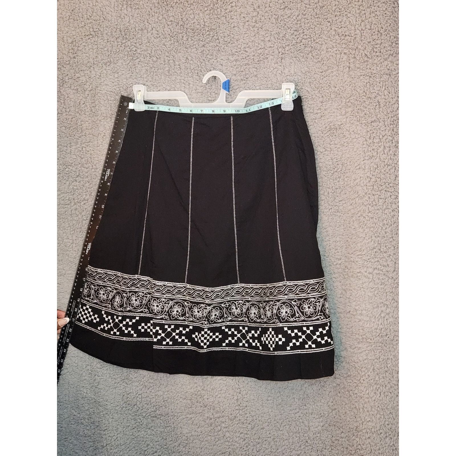 Ann Taylor NWT Ann Taylor Size 6 Skirt Lined Black & White Embroidered Size 28" / US 6 / IT 42 - 3 Thumbnail