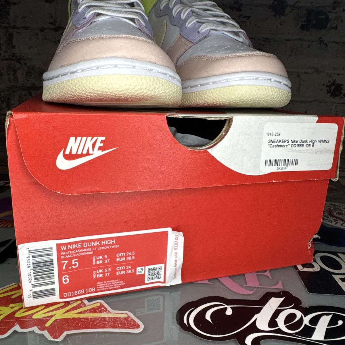 Nike Nike Dunk High Cashmere Light Lemon Twist W 7.5 / M 6 DS Size US 7.5 / IT 37.5 - 9 Thumbnail