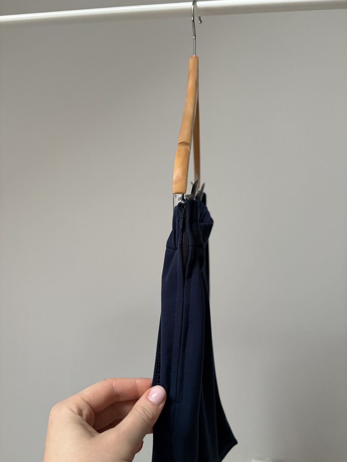 Akris Akris Punto Navy Blue Elastic Waist Tapered Pants Size US 12 Size 34" / US 12 / IT 48 - 3 Thumbnail