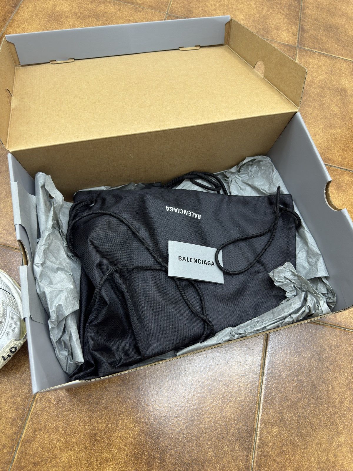 Balenciaga Balenciaga runner sneaker white Size US 7 / EU 40 - 7 Thumbnail