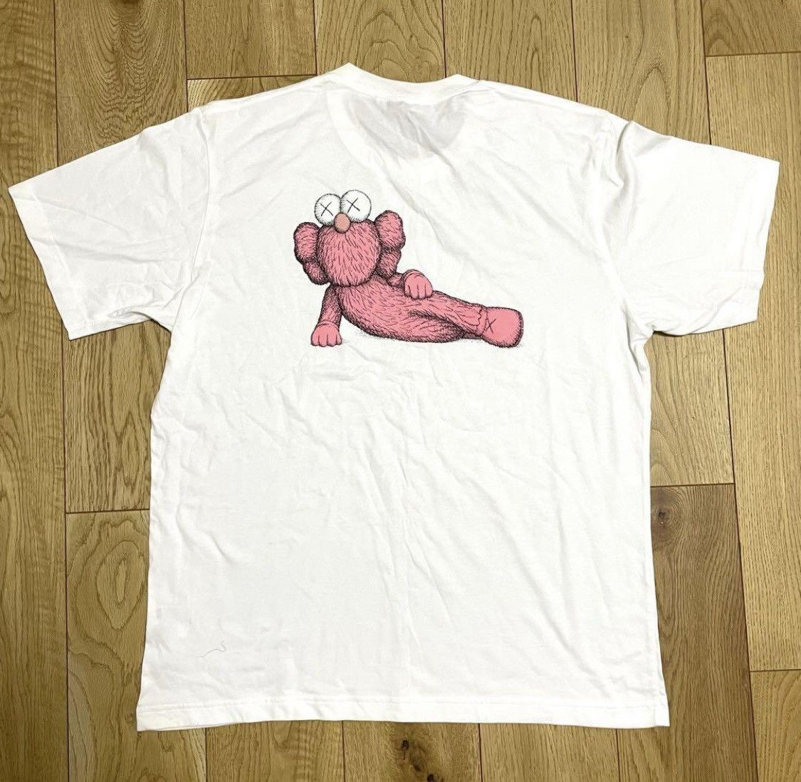 Kaws UNIQLO KAWS Short sleeve T-shirt Size US XL / EU 56 / 4 - 1 Thumbnail