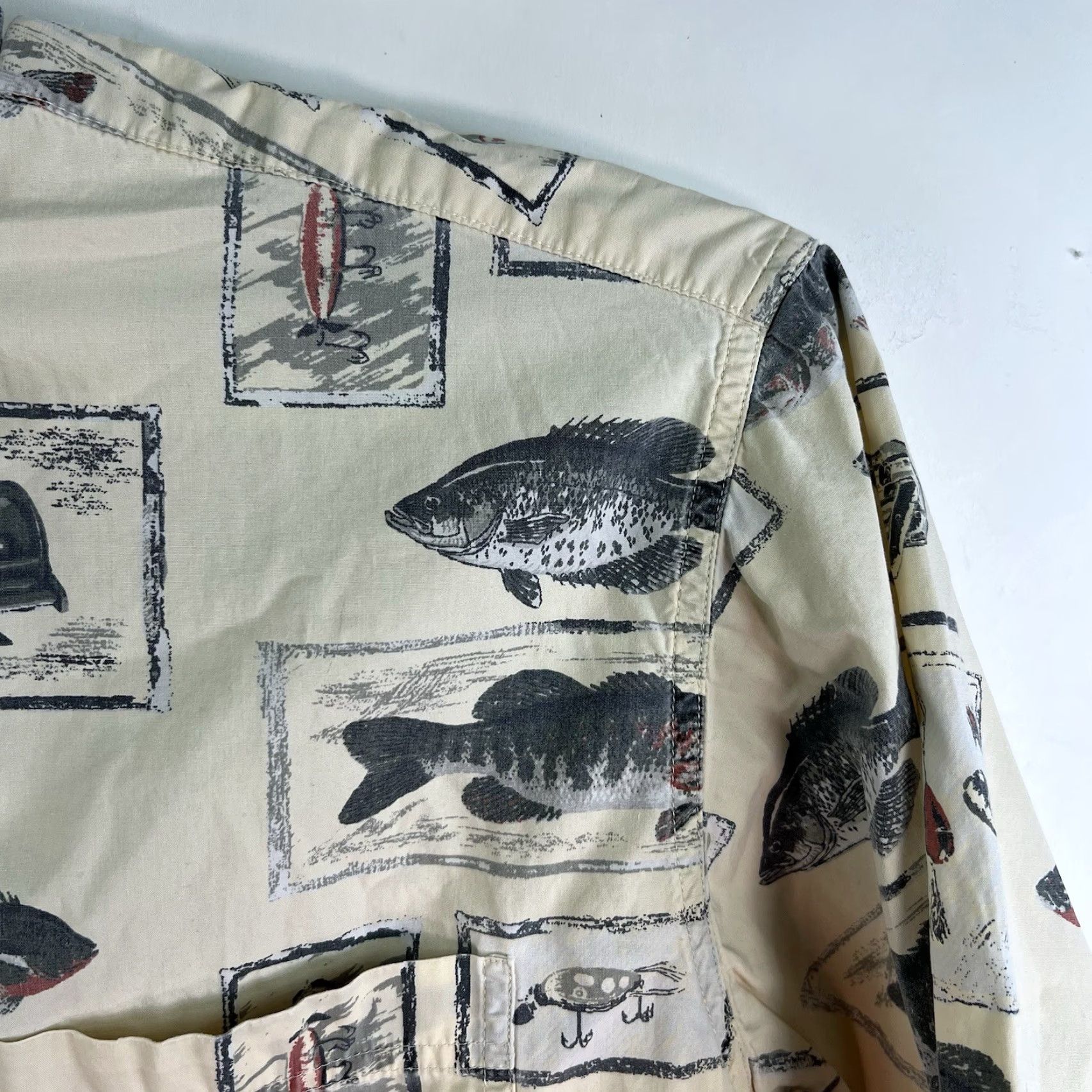 Vintage REEL LEGENDS Fish Camp Button-Up Shirt Men’s L Ivory Short Sleeve, Cotton Rayon Blend, Park/Travel, Pockets, Casual Wear, Fish Theme, 50" Chest, Mens Size US L / EU 52-54 / 3 - 2 Thumbnail