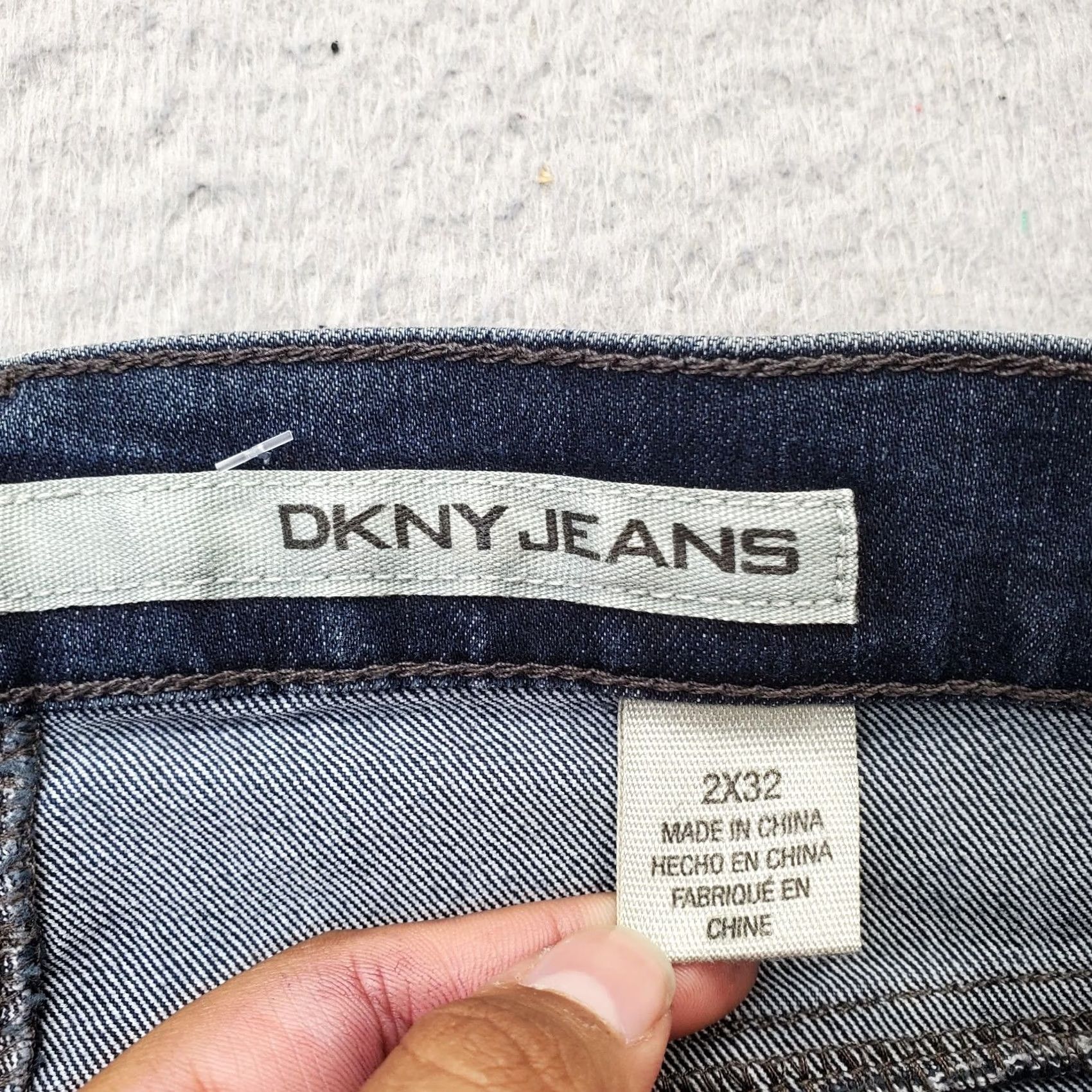 DKNY DKNY Jeans Womens 2 Dark Blue Denim 5 Pocket Skinny Regular Waist 31 Inseam 30.5" Casual Jeans Womens Size 2 Blue Denim Dark Wash Size 26" / US 2 / IT 38 - 7 Thumbnail