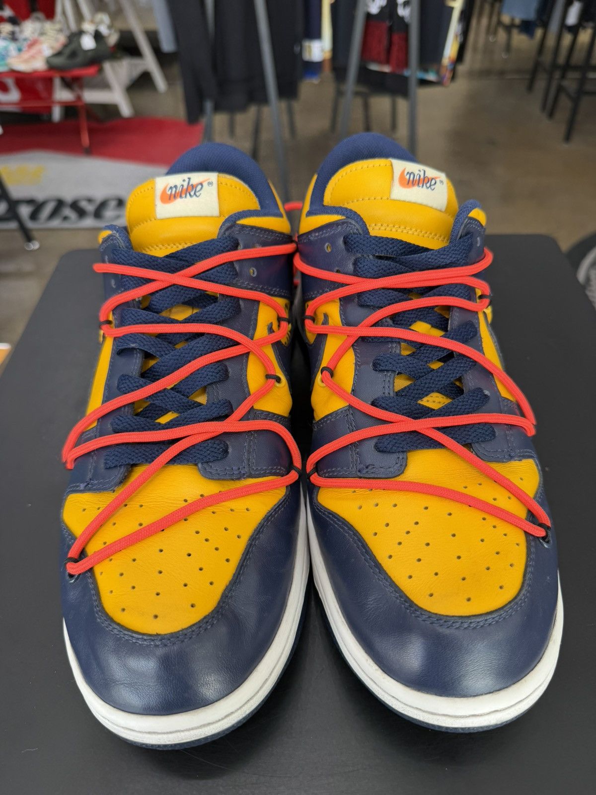 Nike × Off-White Nike Dunk Low Off-White University Gold Size 12 (2019) Size US 12 / EU 45 - 2 Thumbnail