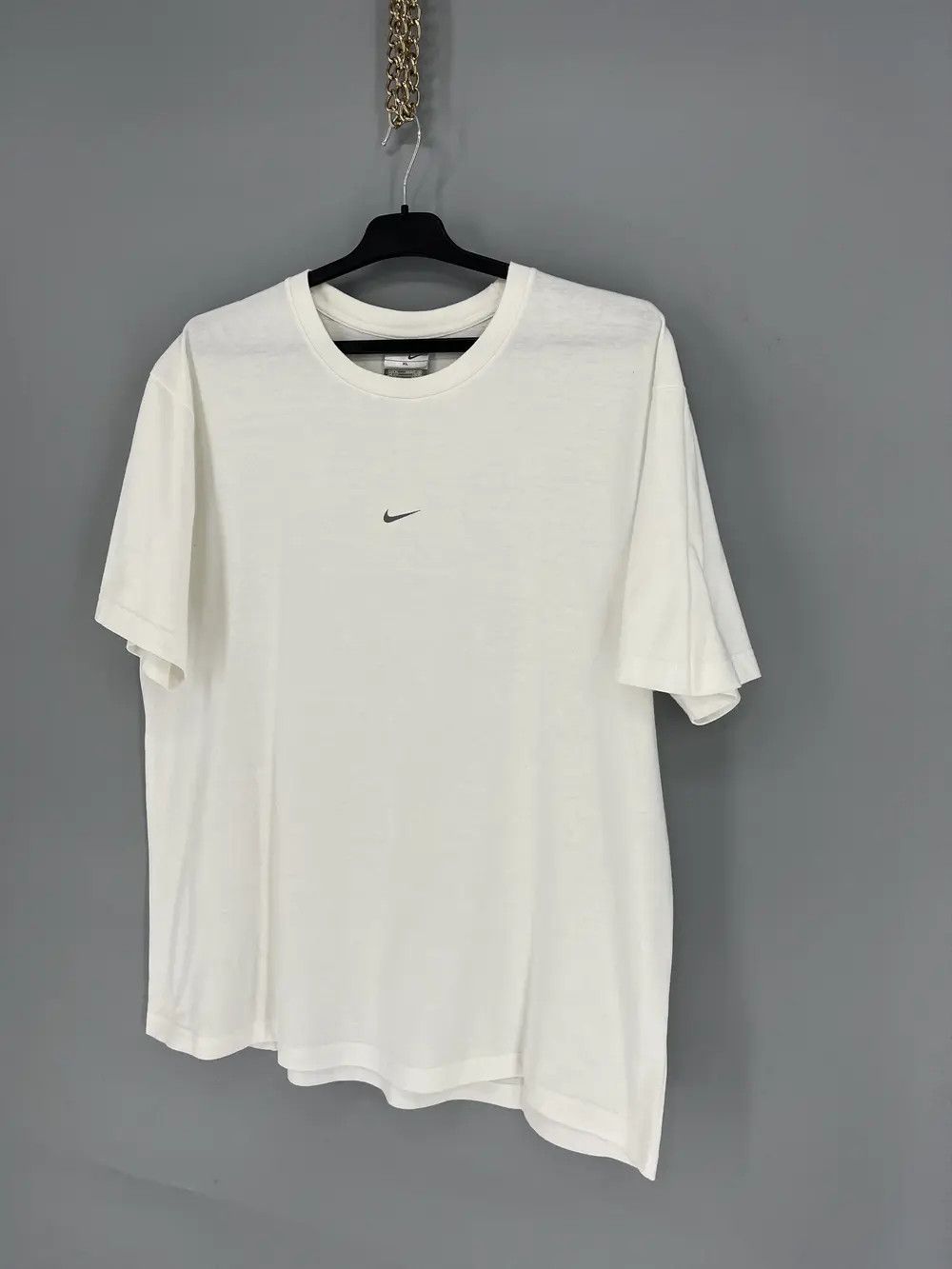 Nike NIKE UPTEMPO Vintage 00s Tshirt Tee Swoosh Center Logo White Size US M / EU 48-50 / 2 - 3 Thumbnail