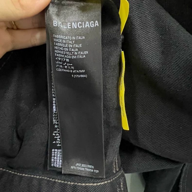 Balenciaga Balenciaga Graffiti logo denim jacket on the back Size US S / EU 44-46 / 1 - 3 Thumbnail