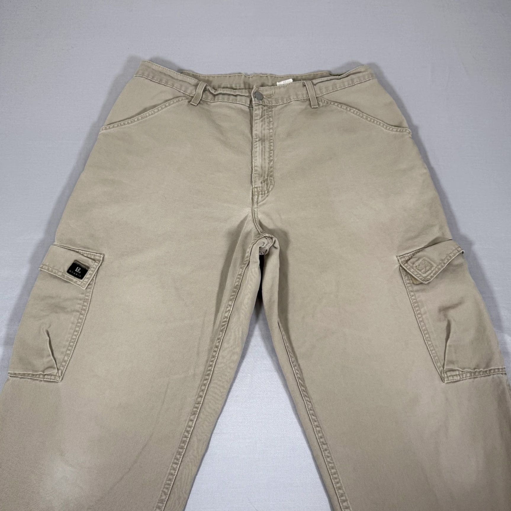Levi's VINTAGE Levi's L2 Khakis Cargo Pants Mens 36x32 Beige Straight Leg 90s Grunge Y2K Baggy Loose Cargo Pockets Jeans Workwear Shirt? Size US 36 / EU 52 - 2 Thumbnail
