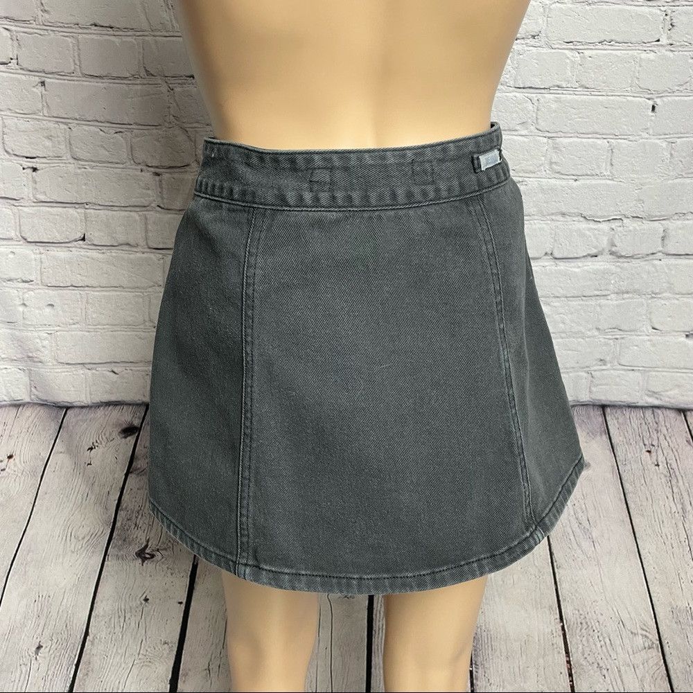 Brandy Melville Brandy Melville Faded Black A-line Denim Mini Skirt Size 25 Size 25" / US 0 / IT 36 - 4 Thumbnail