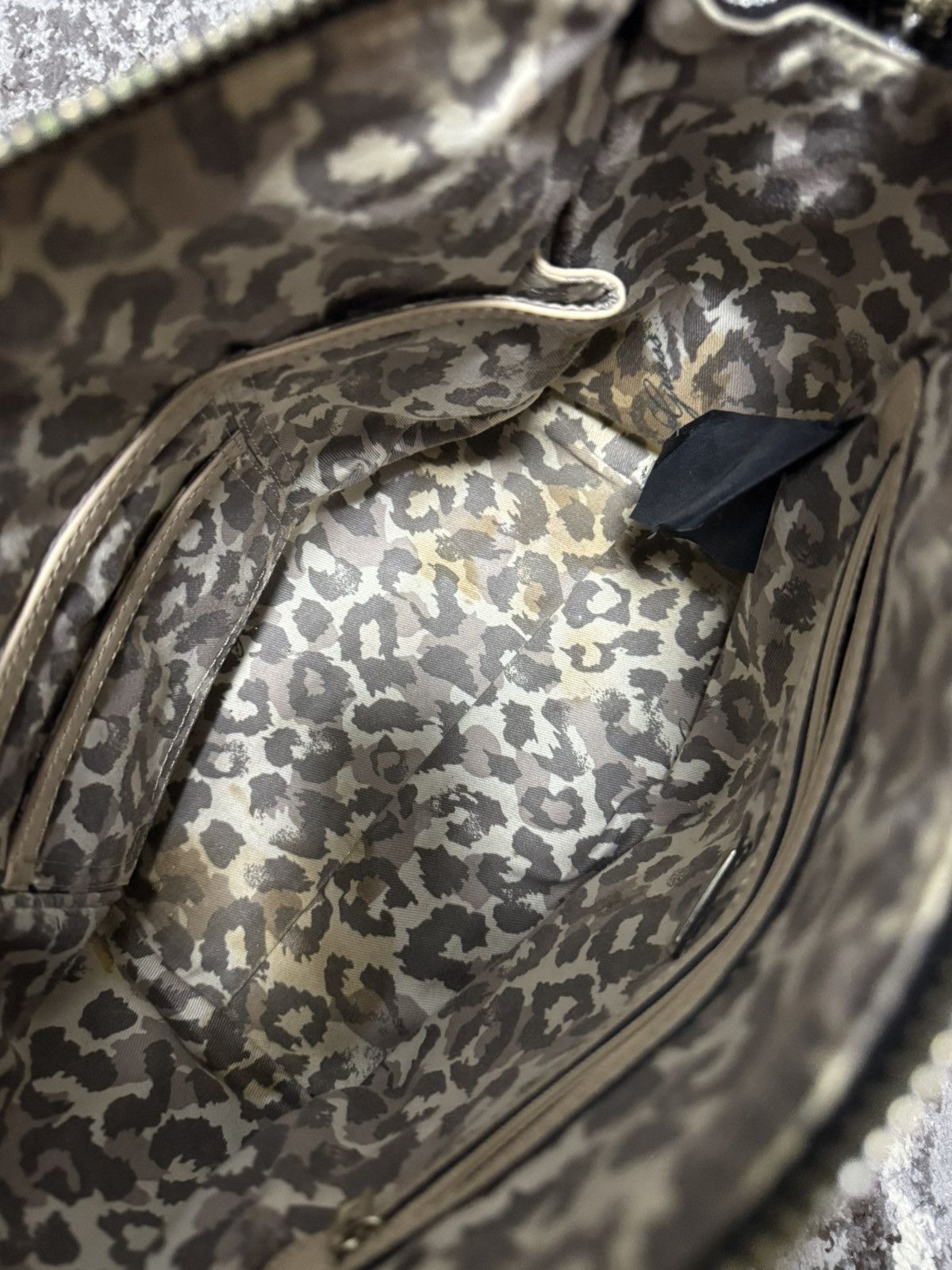 Guess × Vintage Elegant Guess Handbag – Timeless Black & Gold Design Size ONE SIZE - 6 Thumbnail