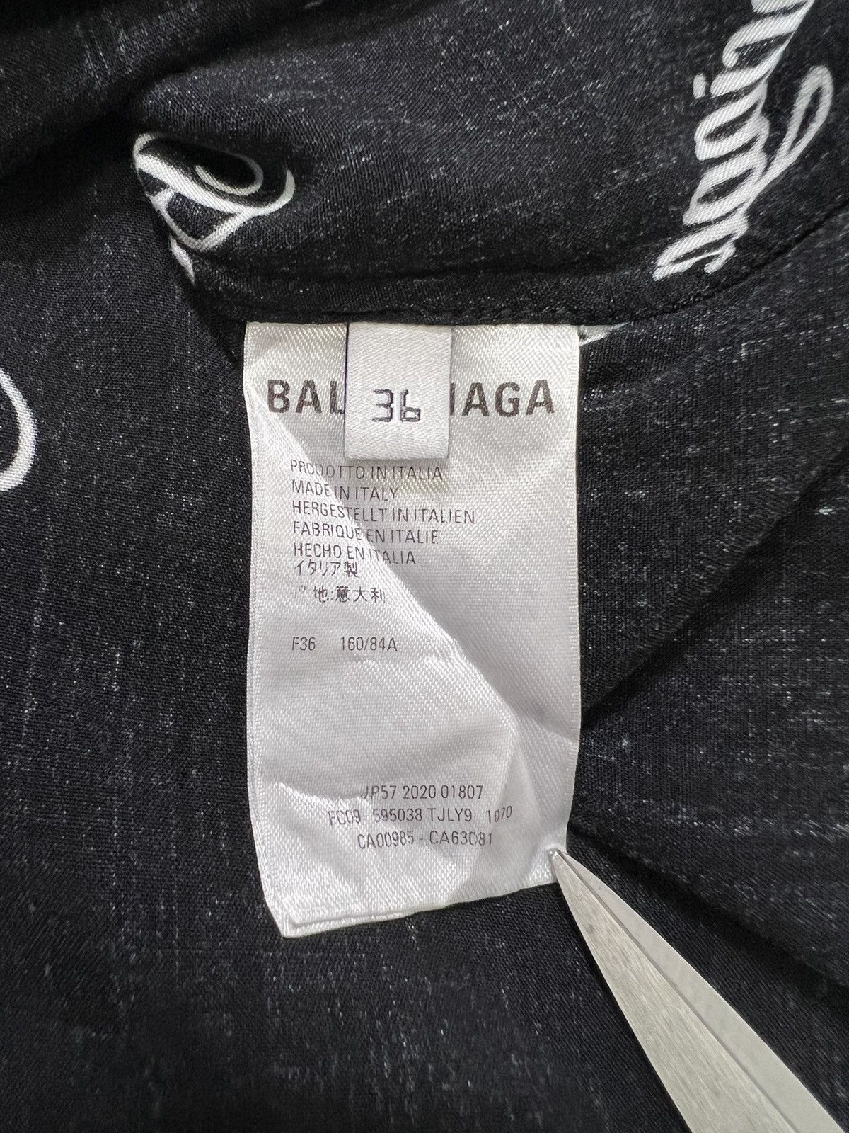 Balenciaga Balenciaga - All Over Script Logo Oversized Button Up Shirt Size XS / US 0-2 / IT 36-38 - 19 Thumbnail