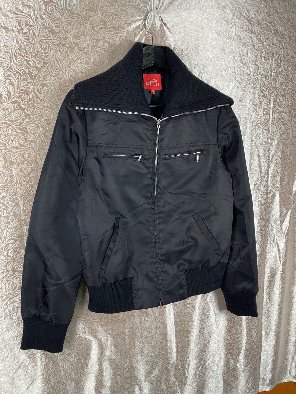Japanese Brand Eins Schritt Black Cropped Bomber Jacket Wide Rib Collar Size US L / EU 52-54 / 3 - 5 Thumbnail