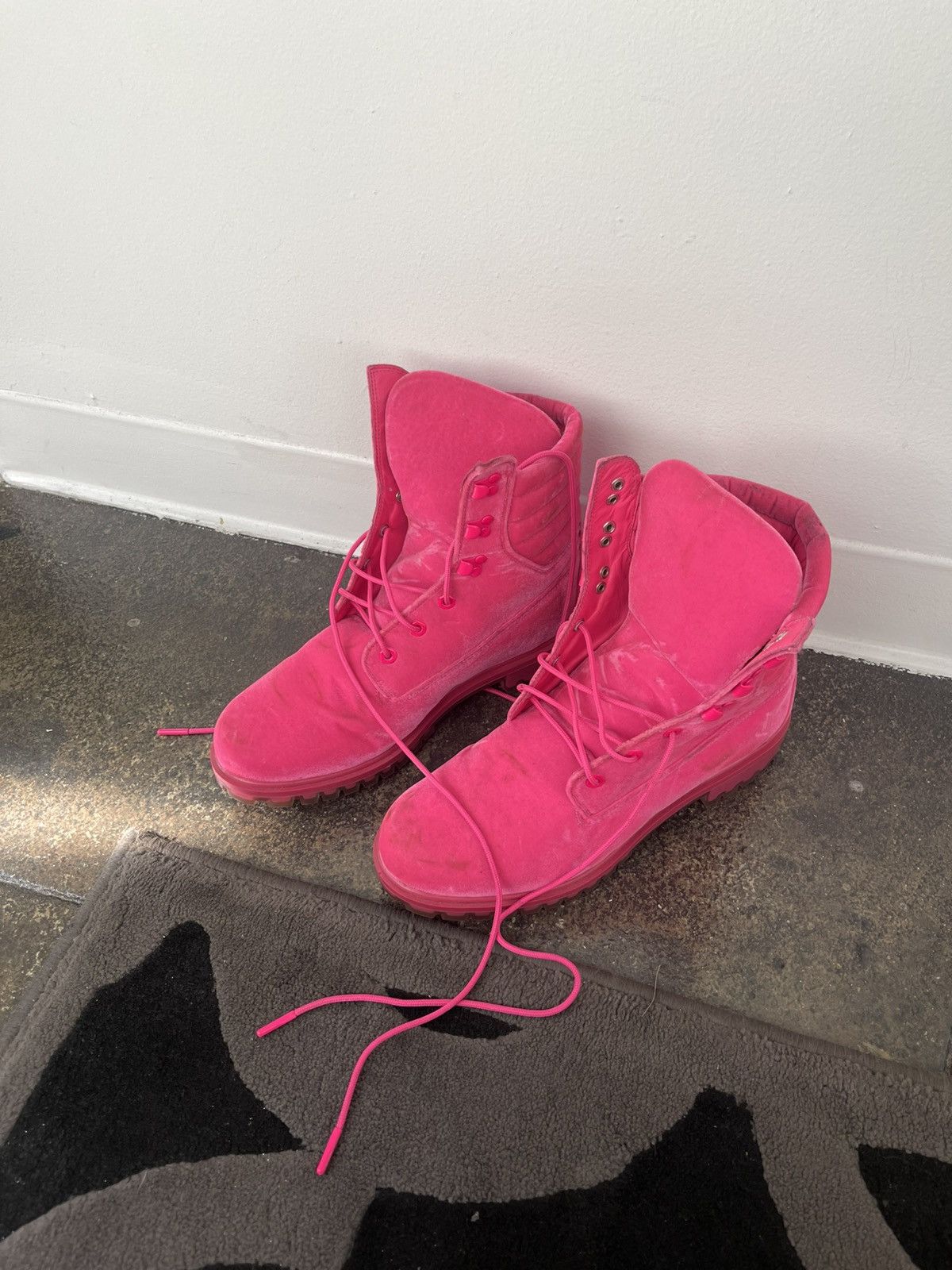 Jimmy Choo x Timberland Ankle Boots Pink Men’s Size 11 Jimmy Choo x Timberland Suede Utility Boots - Bergdorf Goodman main image 4