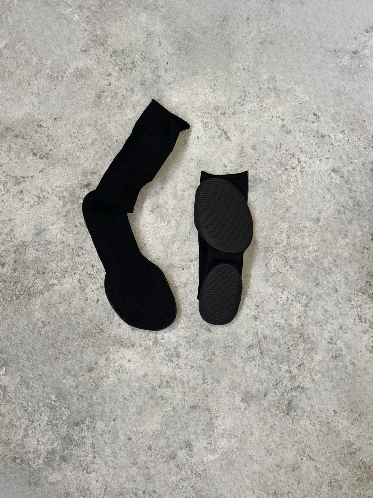 Yeezy 2024 YZY Pods Size US 12 / EU 45 - 2 Thumbnail
