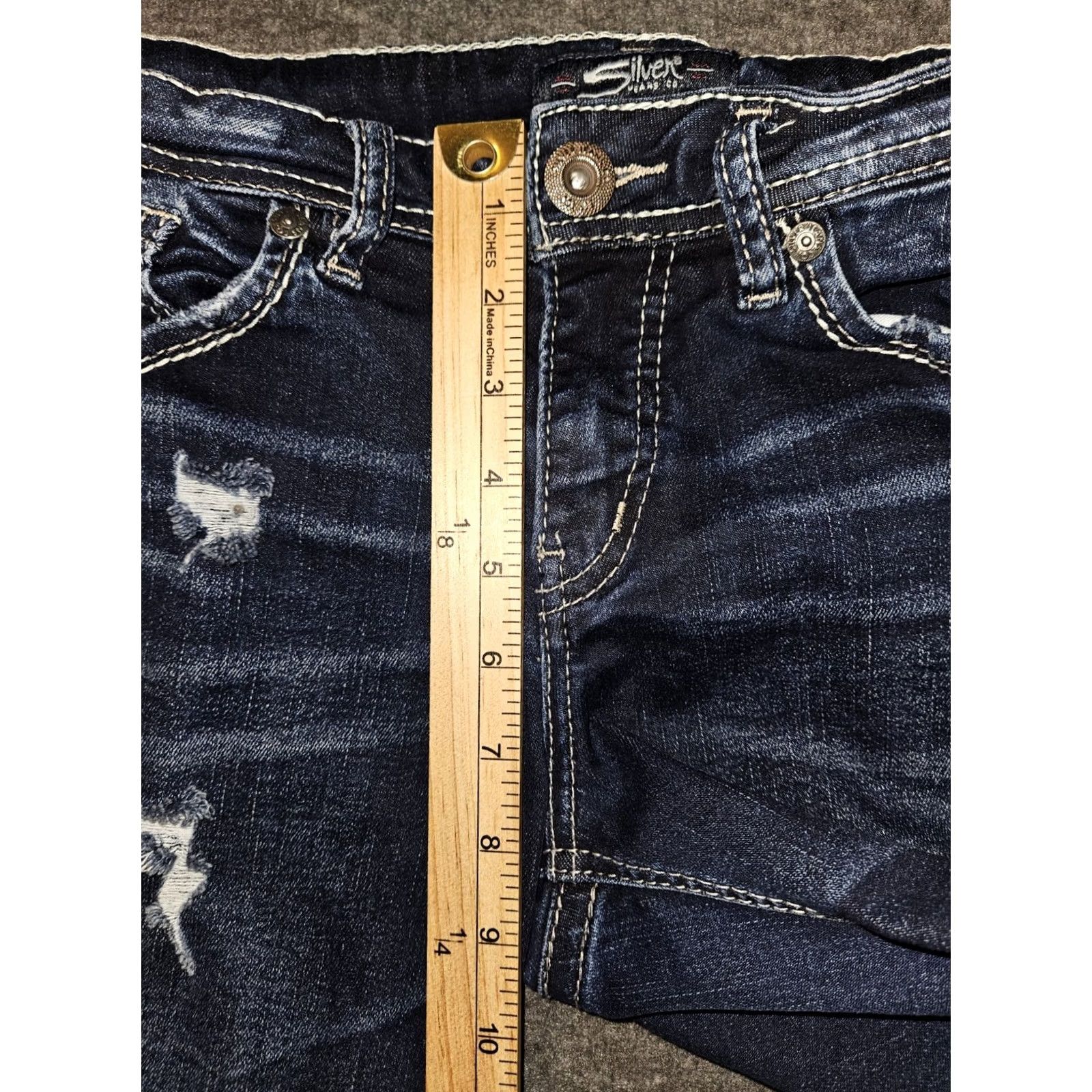 Silver Jeans Co. VINTAGE Silver Jeans Capri Jeans Women 28 Low Rise Blue Denim Distressed Preppy Logo Embroidered Pockets Crop 24in Inseam Mens Women Girls Boys Size 28" / US 6 / IT 42 - 5 Thumbnail
