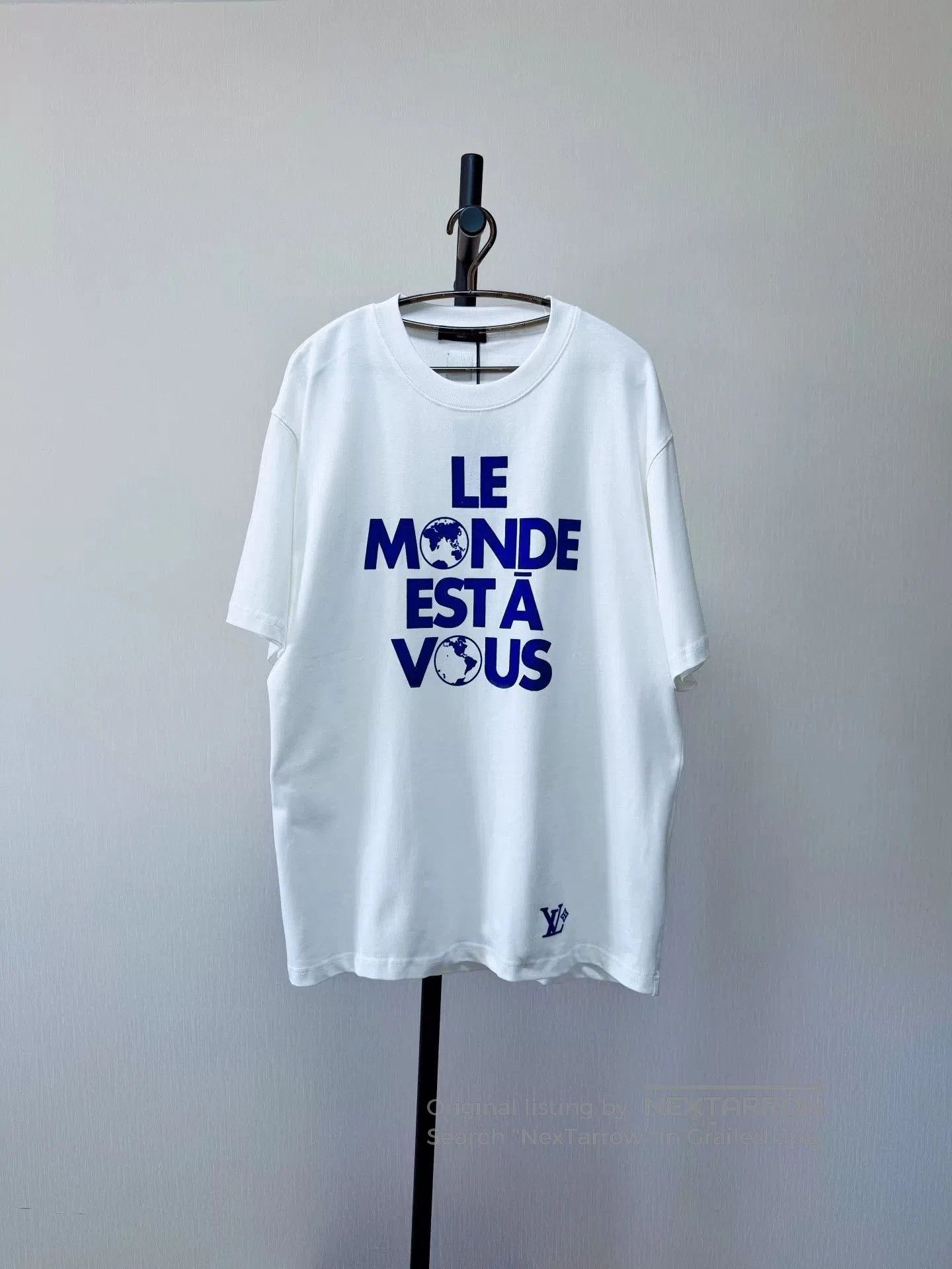 Louis Vuitton Men's White Logo Short-Sleeve T-shirt. Size US L / EU 52-54 / 3 - 1 Thumbnail