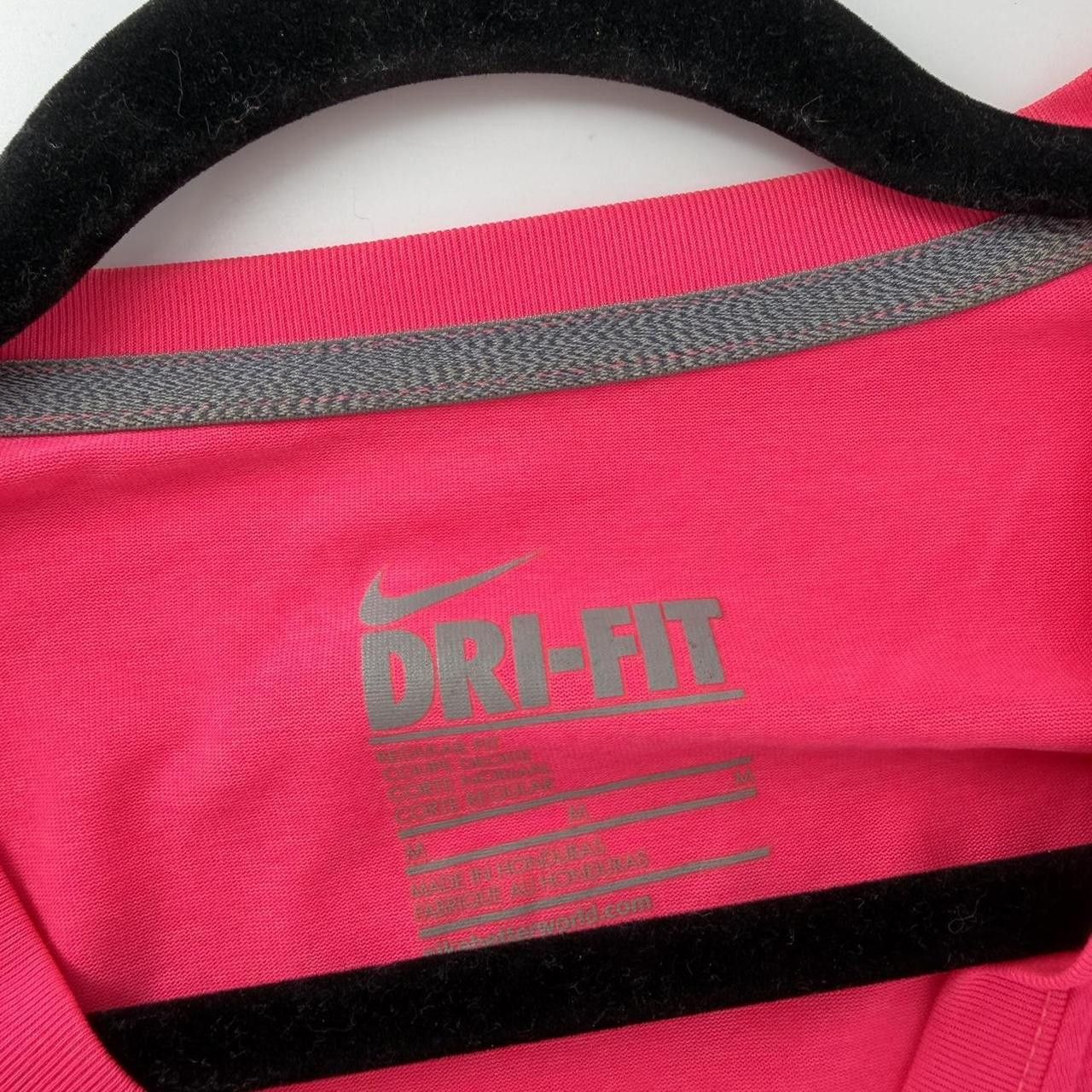 Nike Nike Hot Pink Dri Fit V Size M / US 6-8 / IT 42-44 - 3 Thumbnail