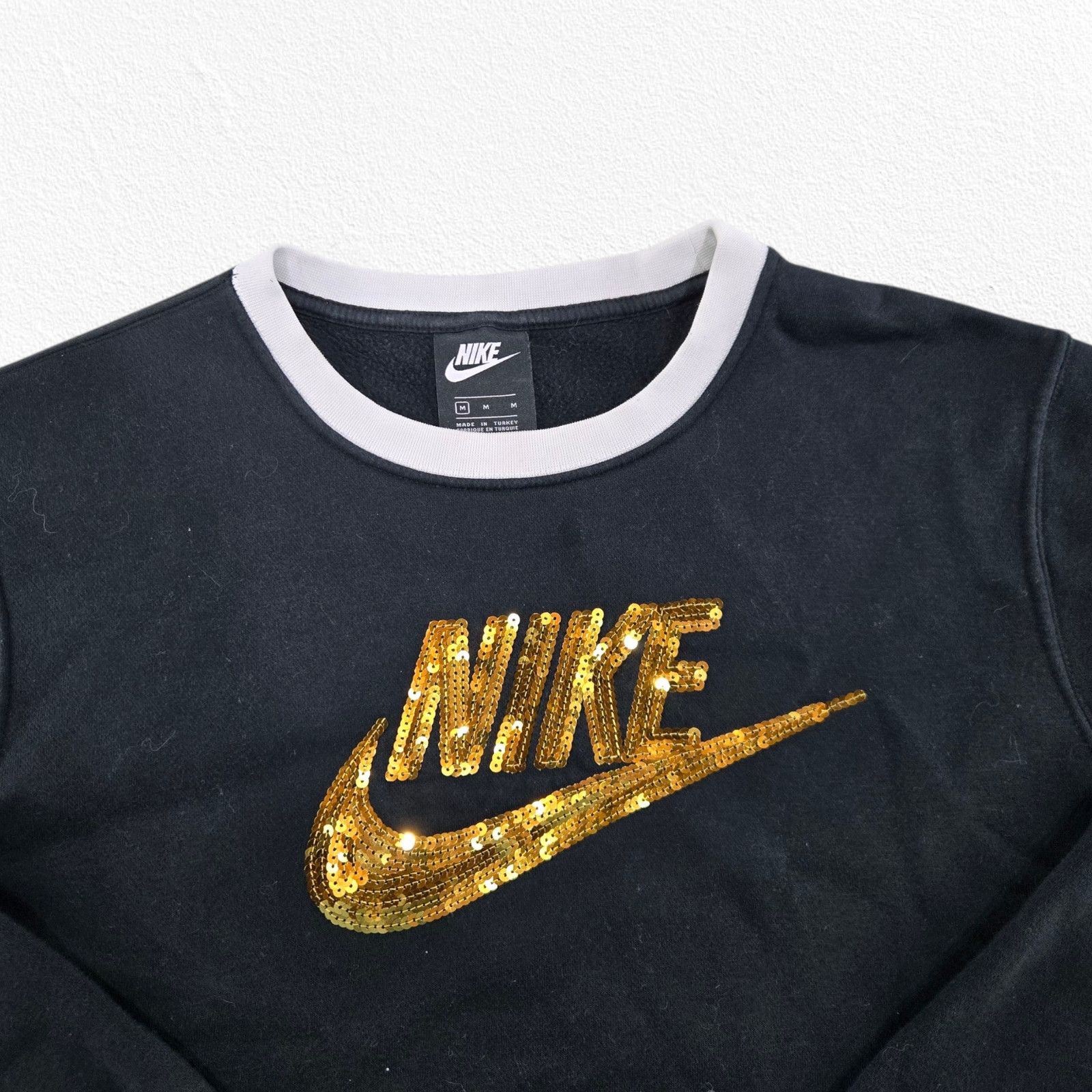 Nike Nike Black Gold Sequin Logo Crewneck Sweatshirt Size Medium Size M / US 6-8 / IT 42-44 - 3 Thumbnail