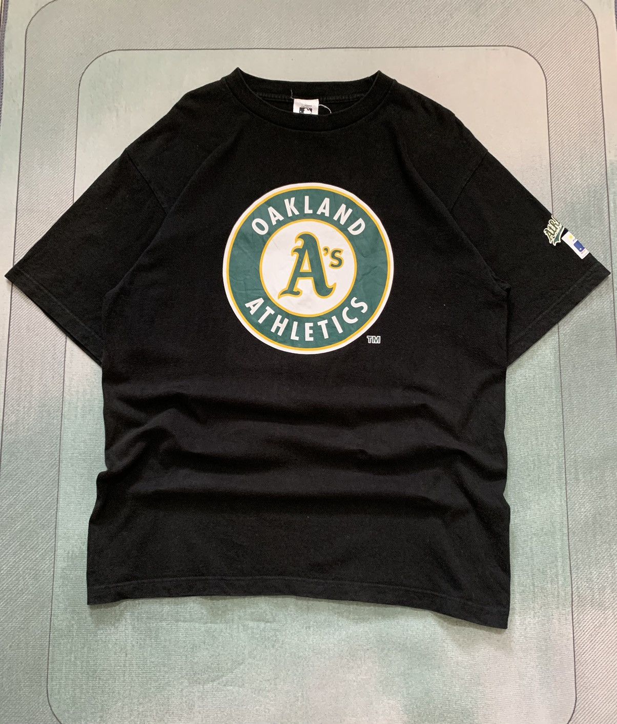 Japanese Brand Vintage Y2K Oakland Athletics Tee Size XL Size US XL / EU 56 / 4 - 1 Thumbnail
