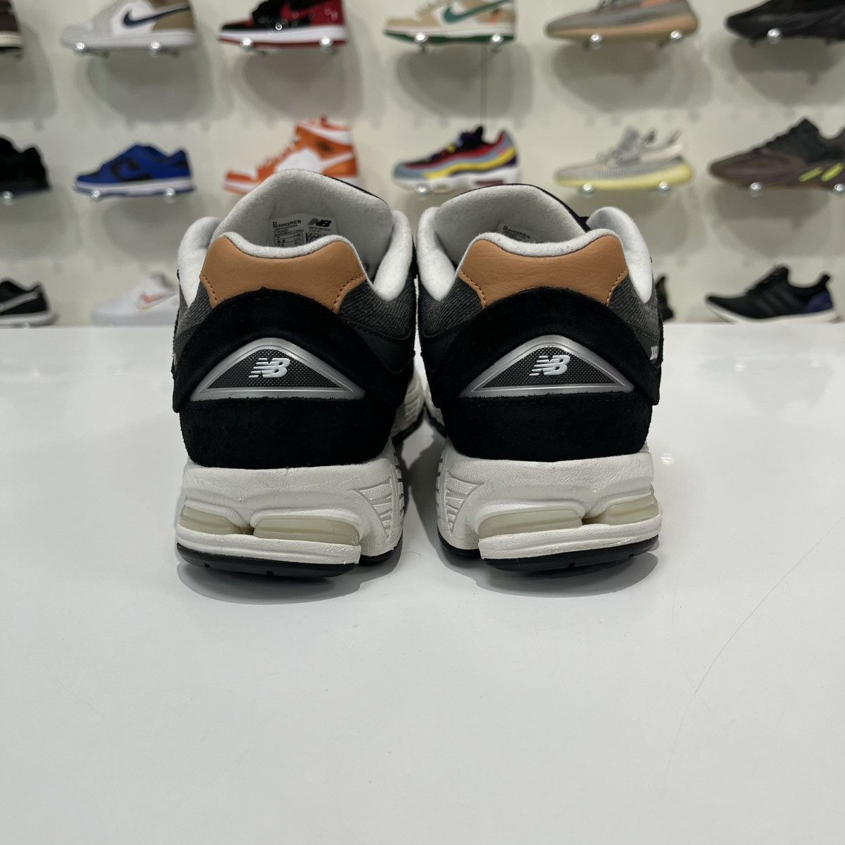 New Balance New Balance 2002R Black Sepia Size US 7 / EU 40 - 5 Thumbnail