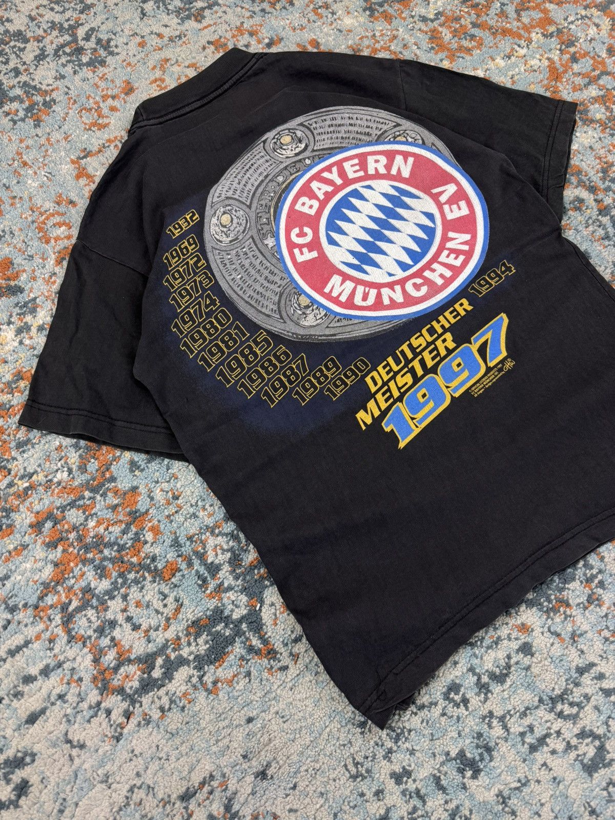 Vintage Vintage 1997 FC Bayern Munchen football soccer graphic tee Size US S / EU 44-46 / 1 - 4 Thumbnail